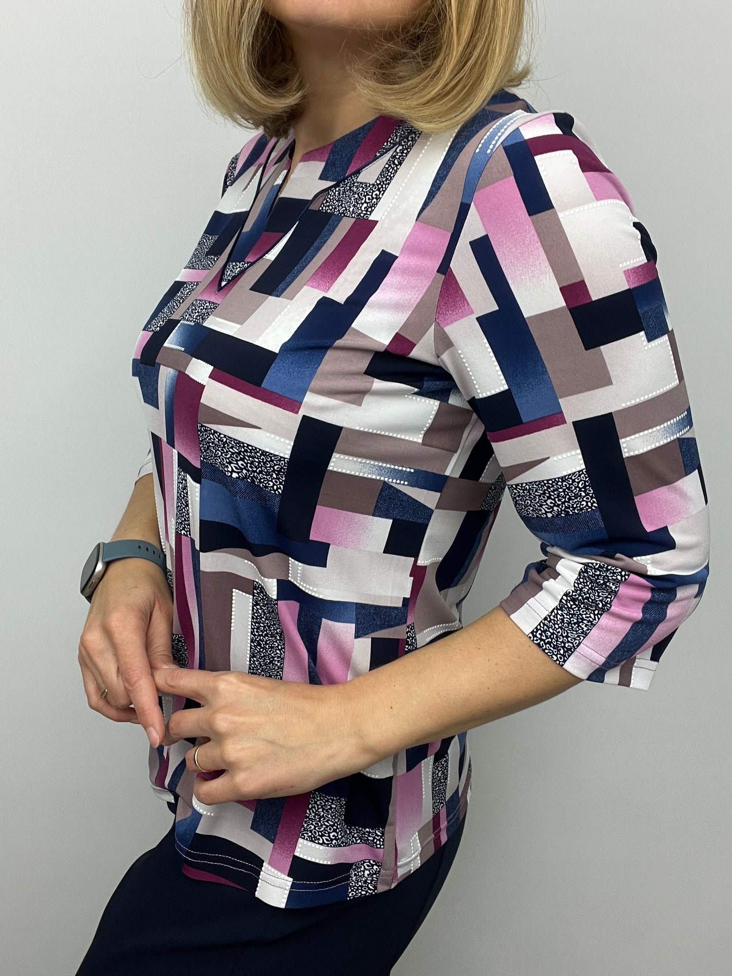 ALLYSON top with mini v-neck