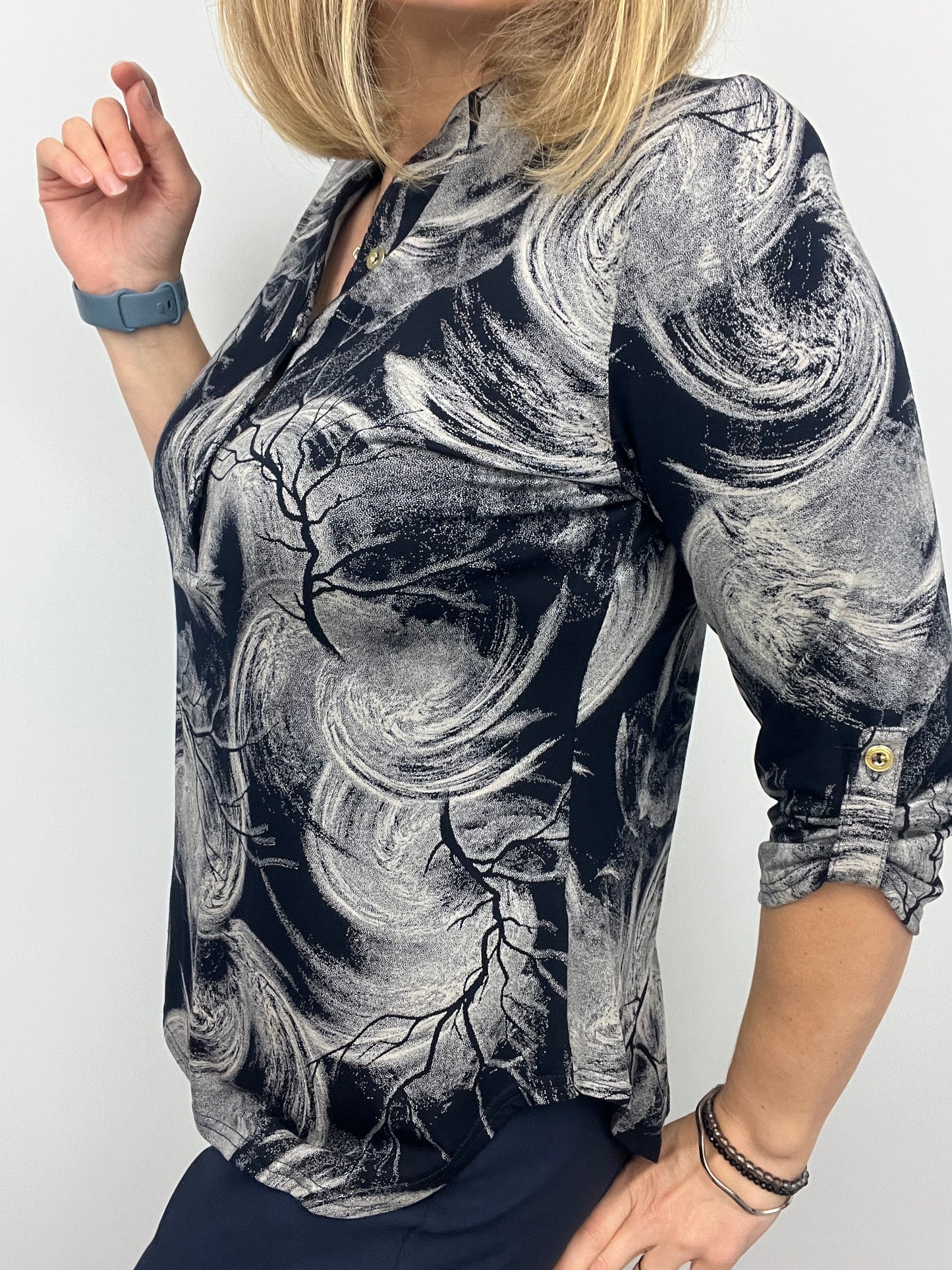 AURORA stand-up collar blouse