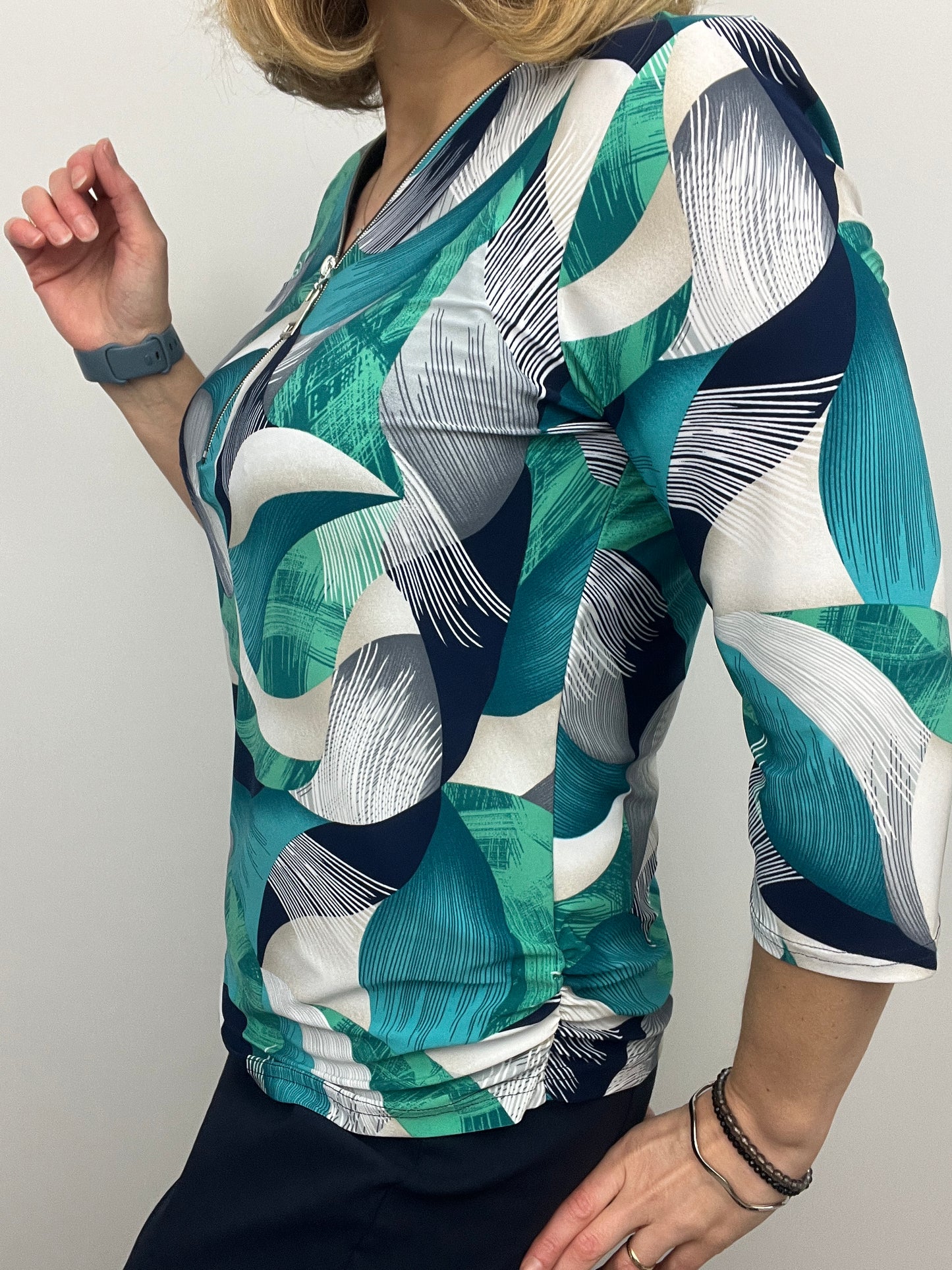 EMERALD 3/4 sleeve zip top