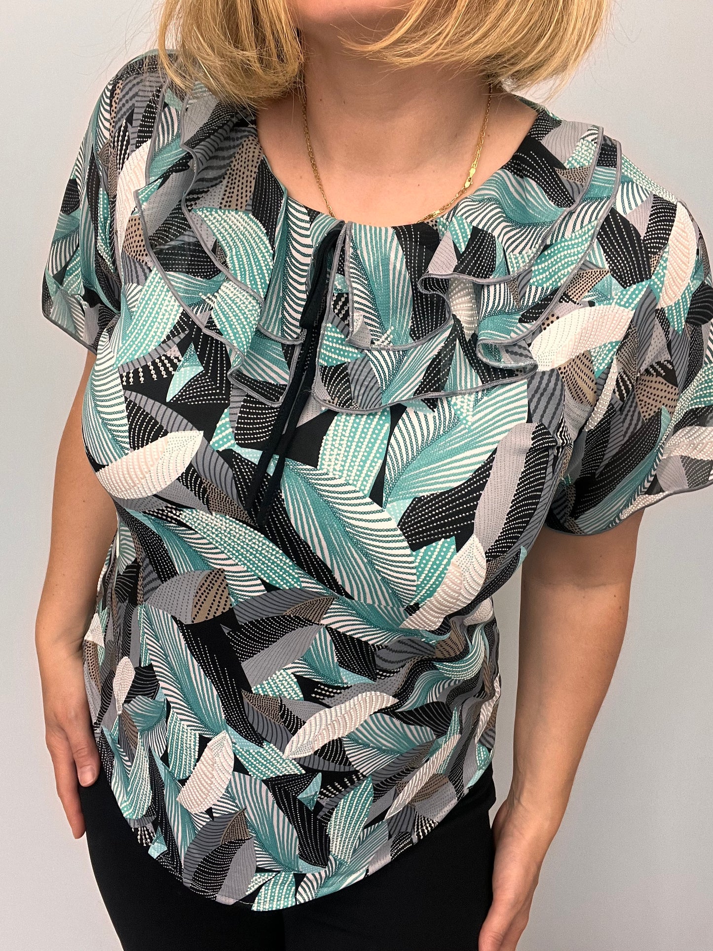 JANET Double ruffle top with chiffon sleeves