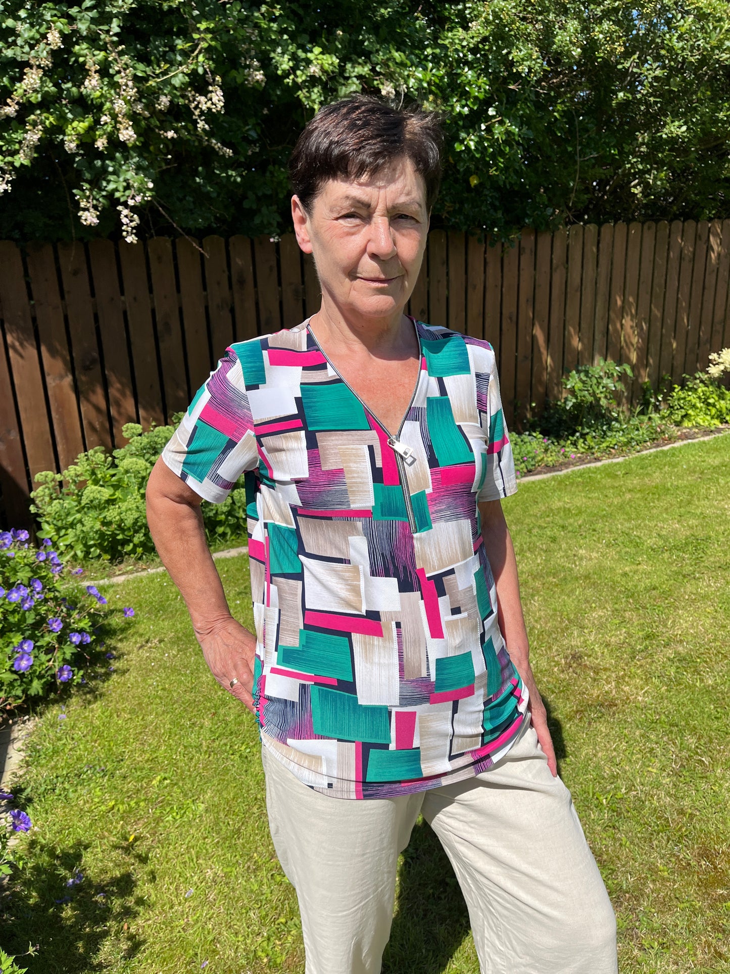 LORETTA short sleeve zip top