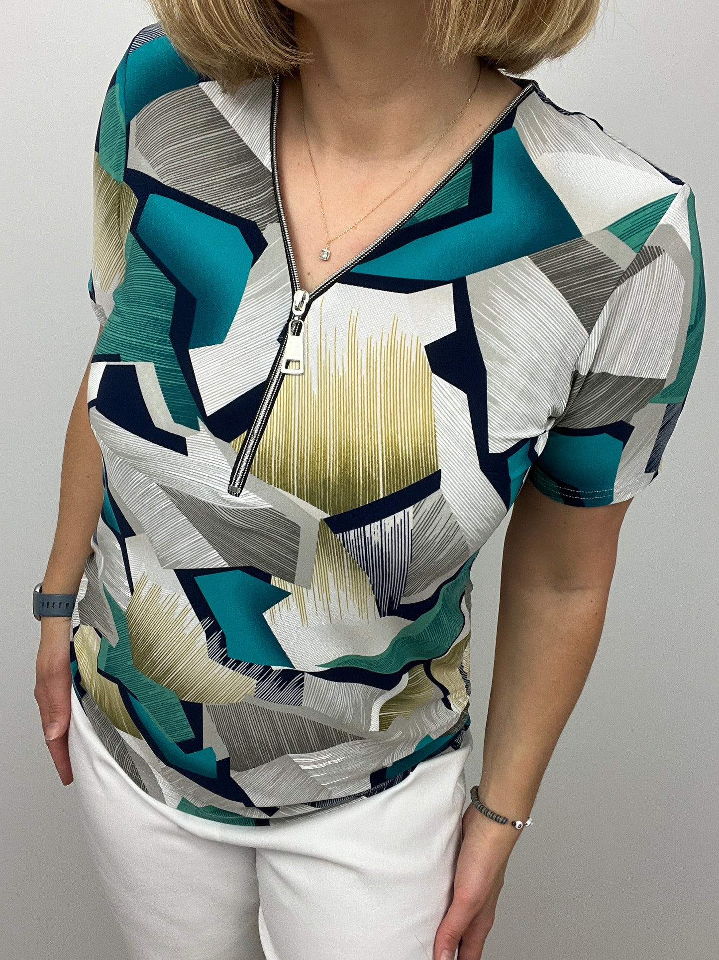 DESTINY short sleeve zip top