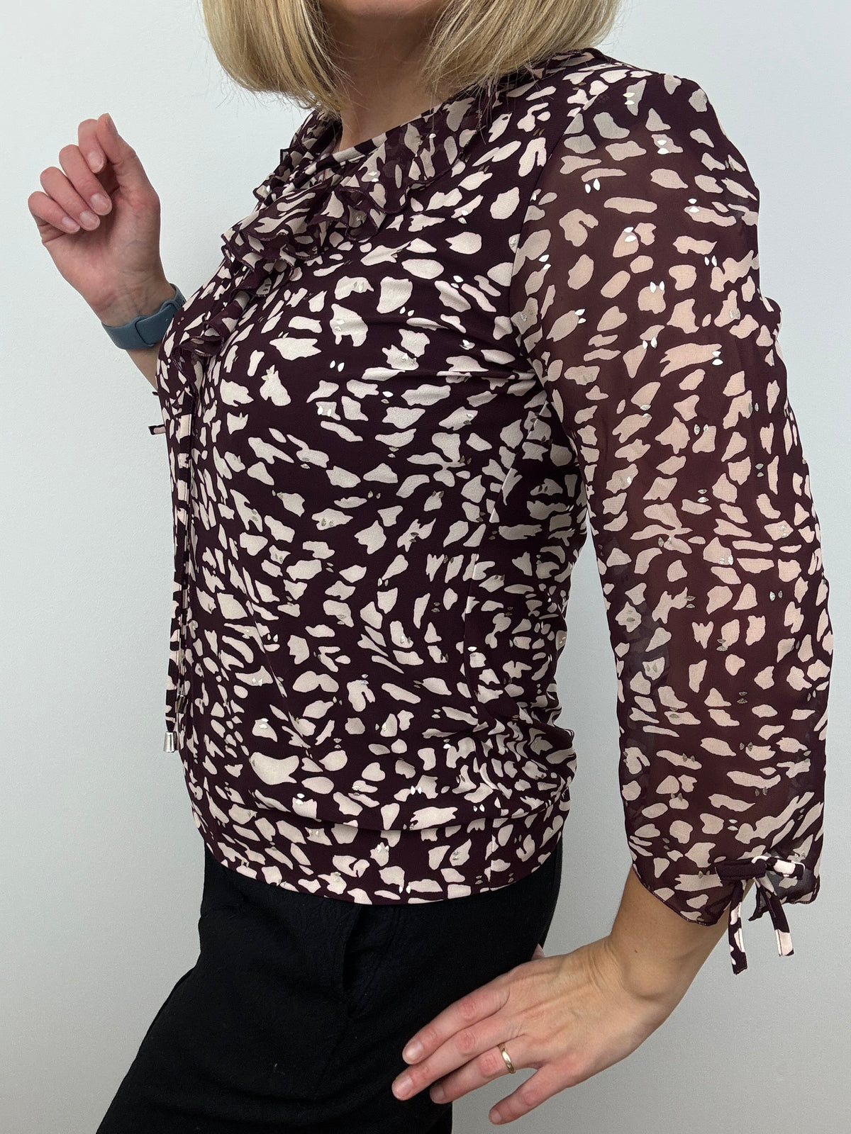 COLETTE burgundy ruffle top