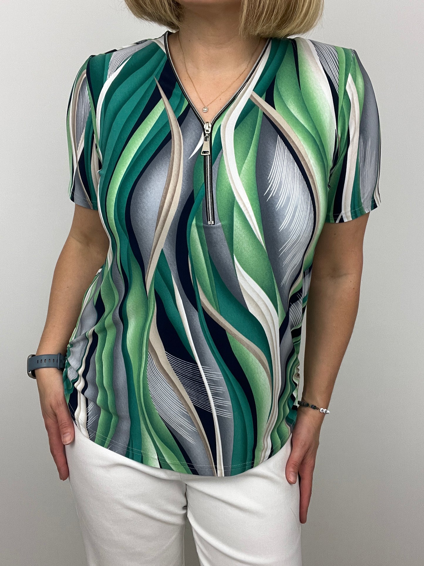 LAURA short sleeve zip top
