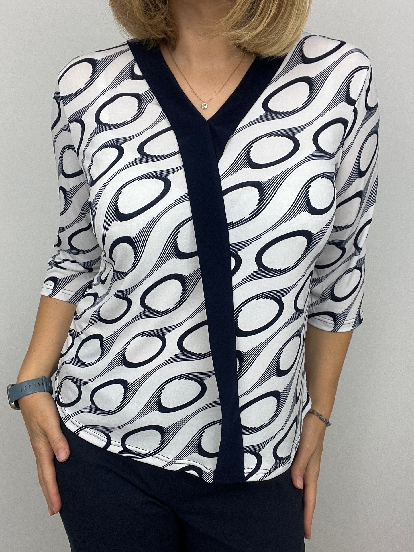 GABRIELLE v-neck top
