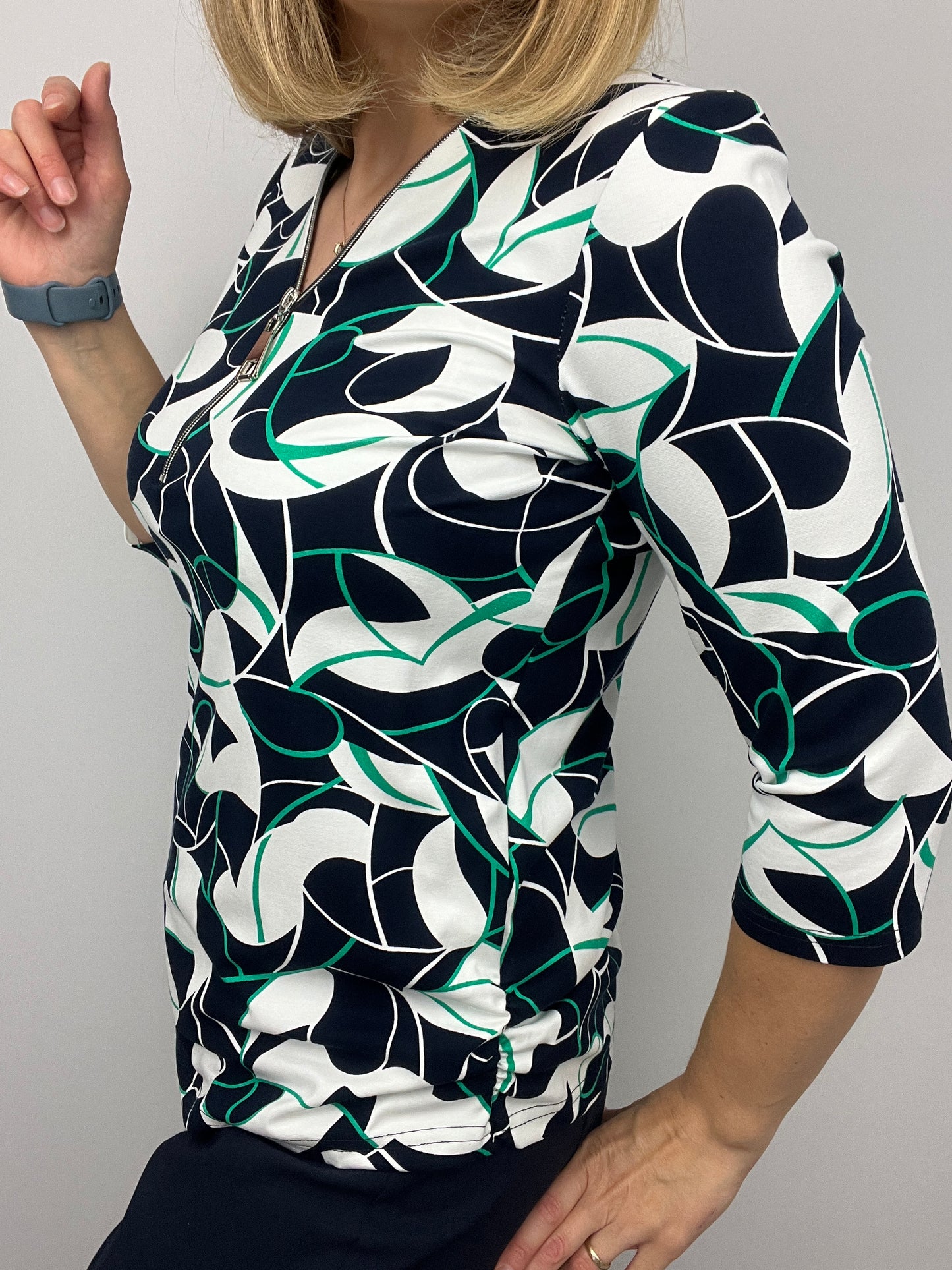 AMANDA 3/4 sleeve zip top