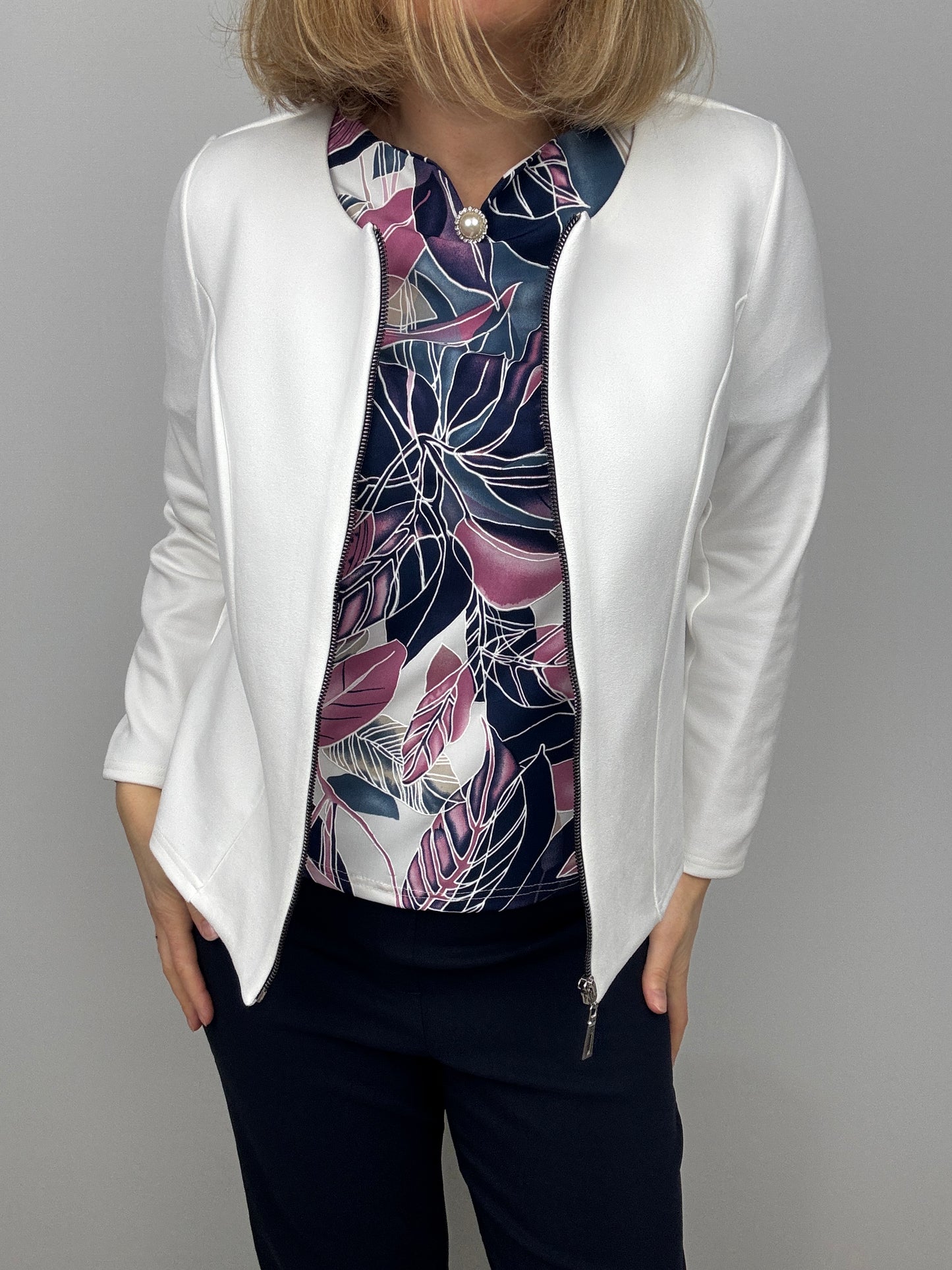 ANNABEL top with notch neckline