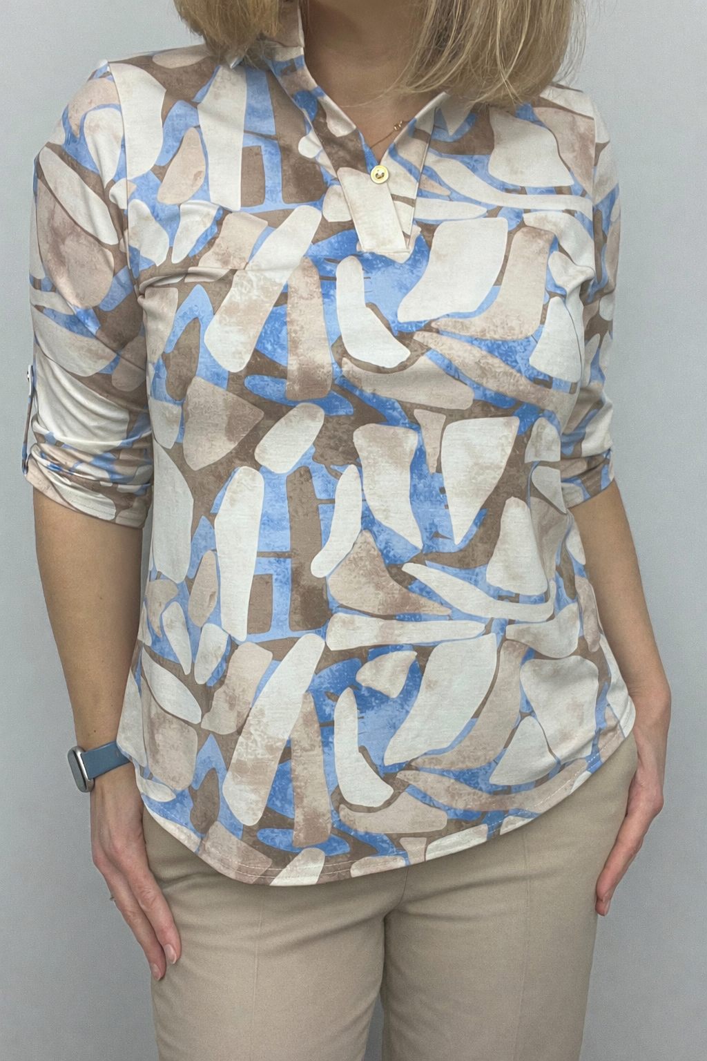 PATRICIA top with collar and V-neckline