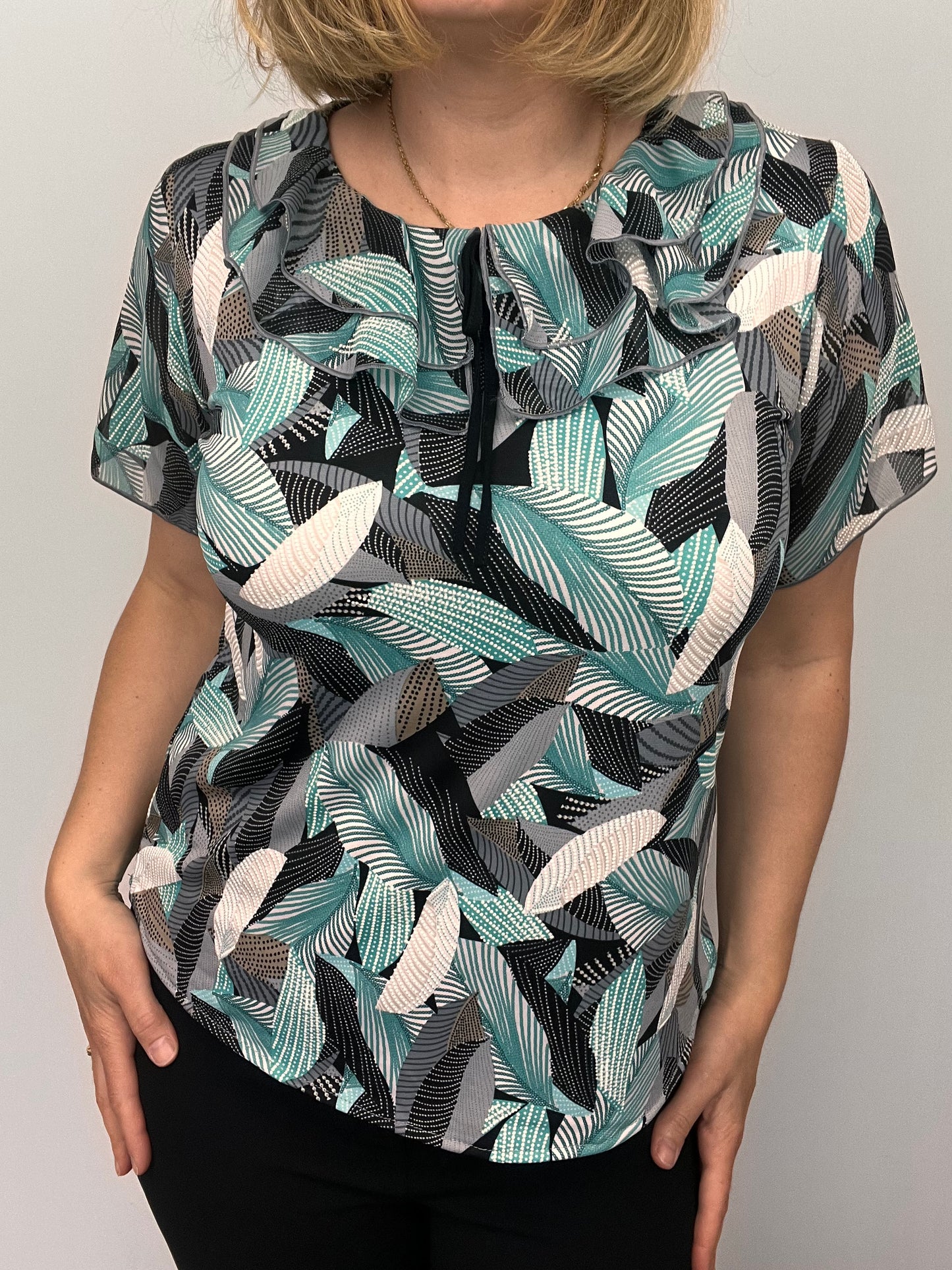 JANET Double ruffle top with chiffon sleeves
