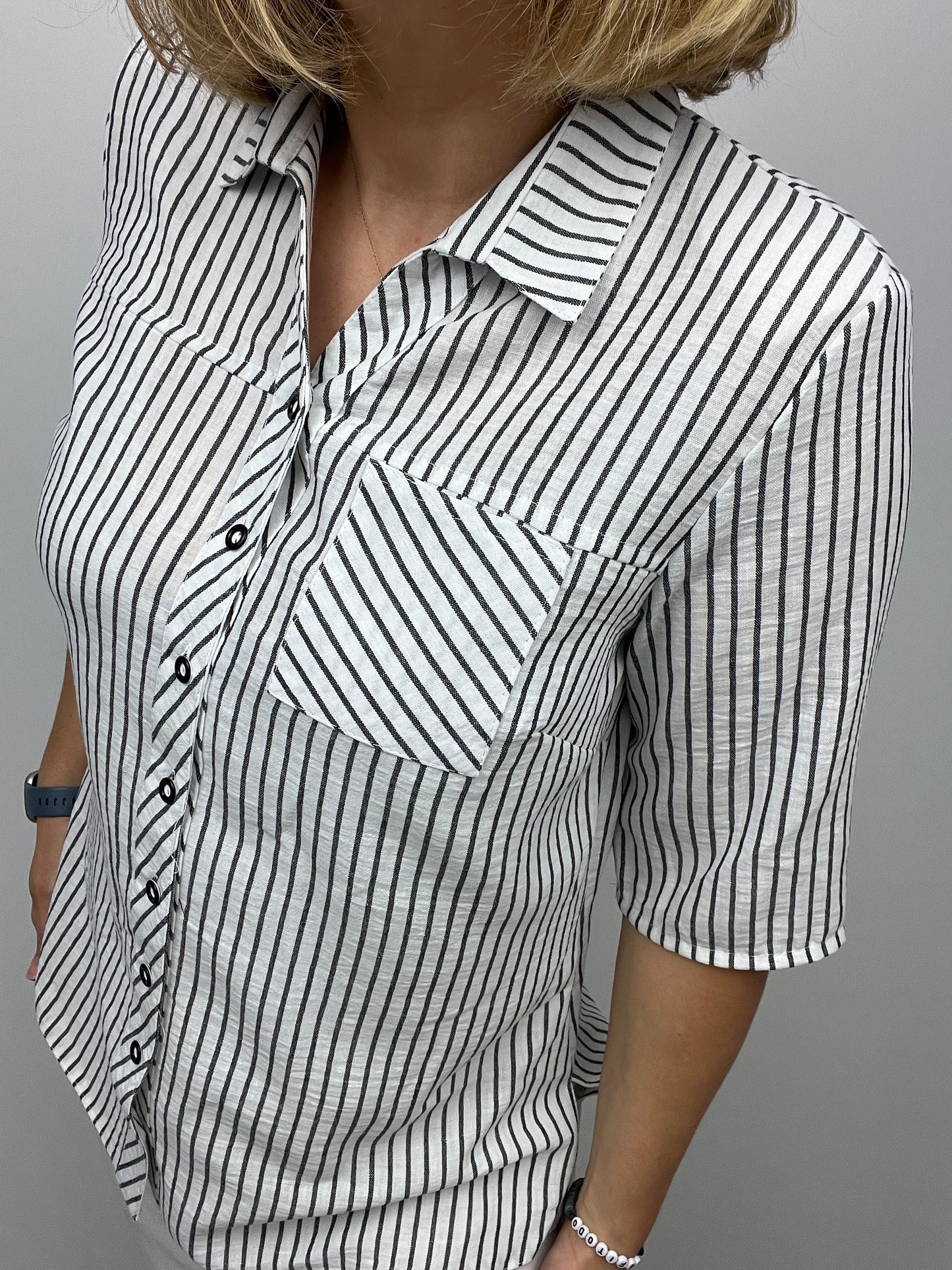 EVIE cotton/linen button down blouse
