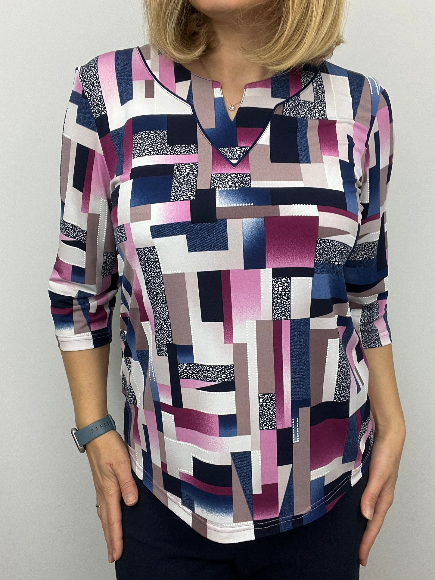 ALLYSON top with mini v-neck