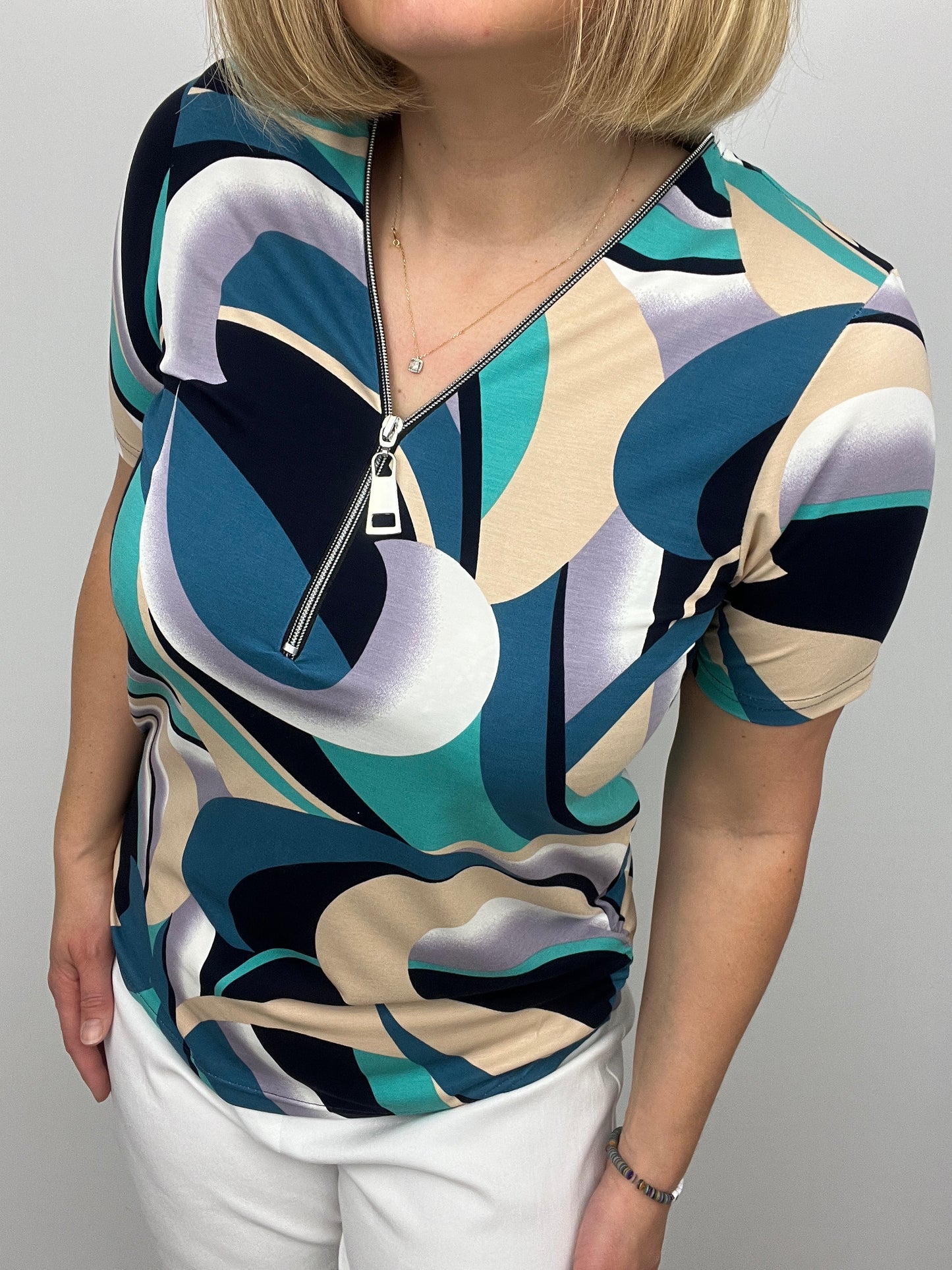 CASSANDRA short sleeve zip top