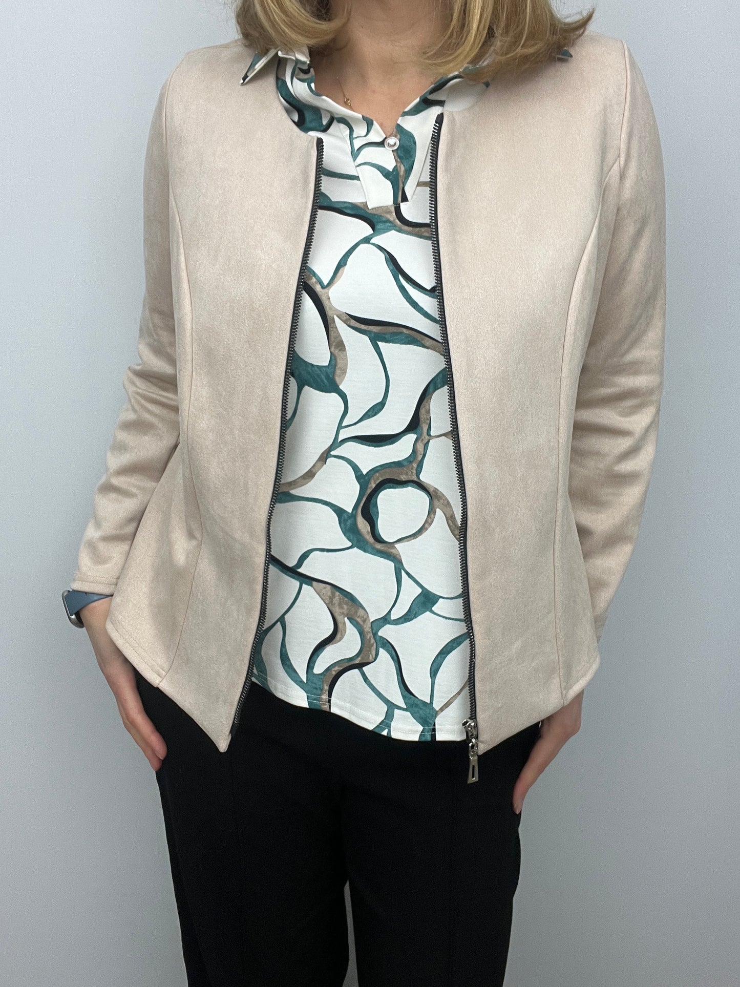 BARBARA top with collar and V-neckline