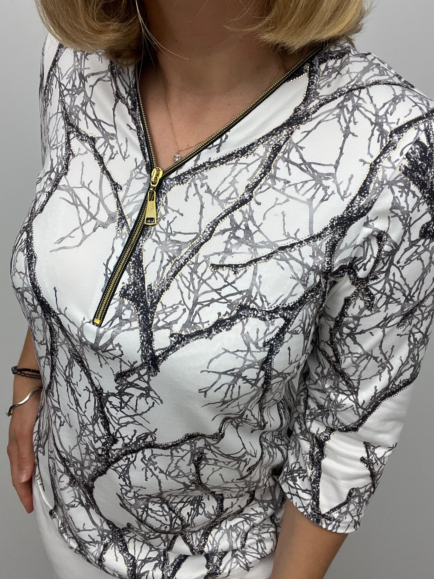 LYNDA 3/4 sleeve zip top - black