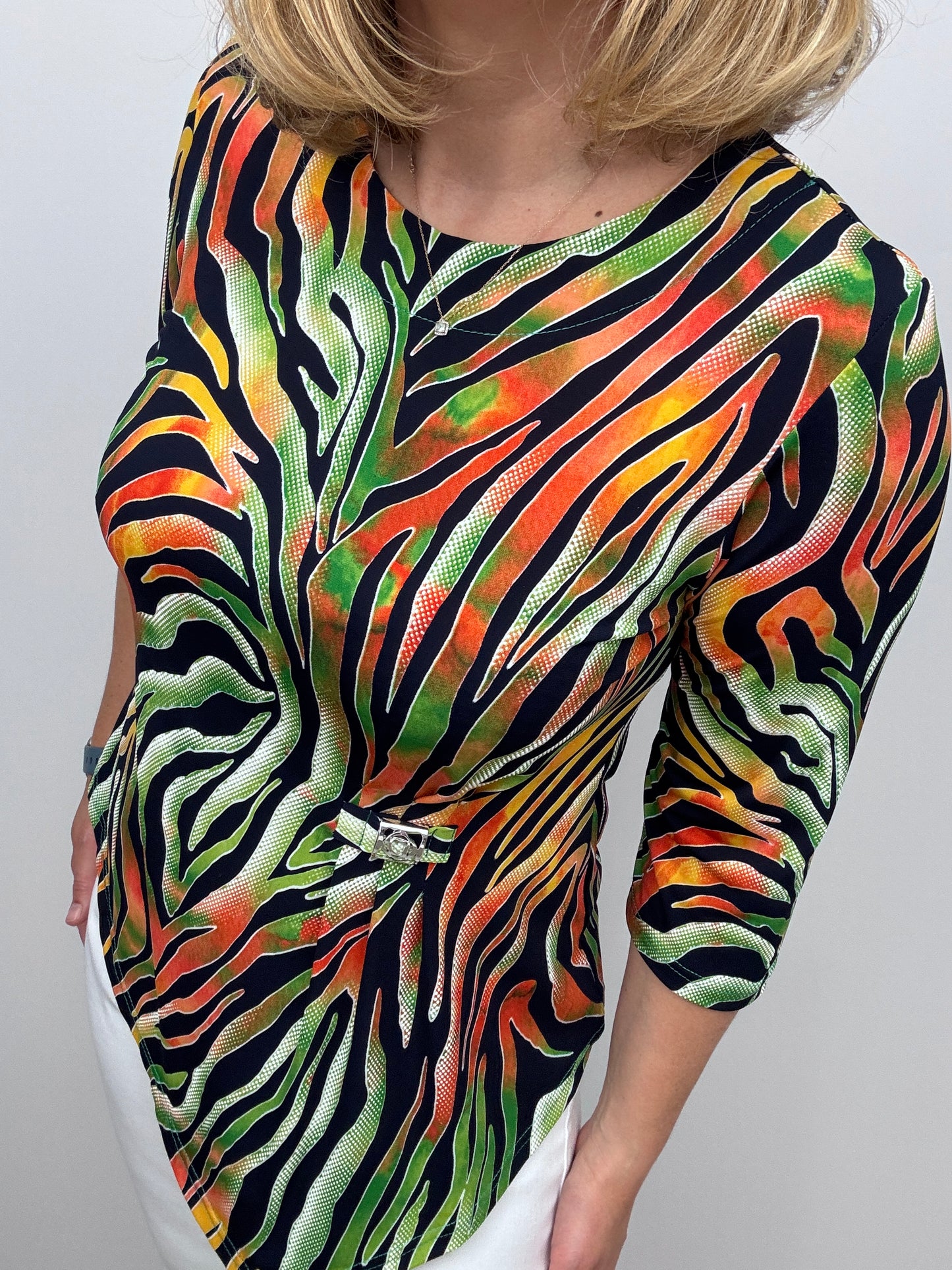 TRACEY round neck top with dipped hem