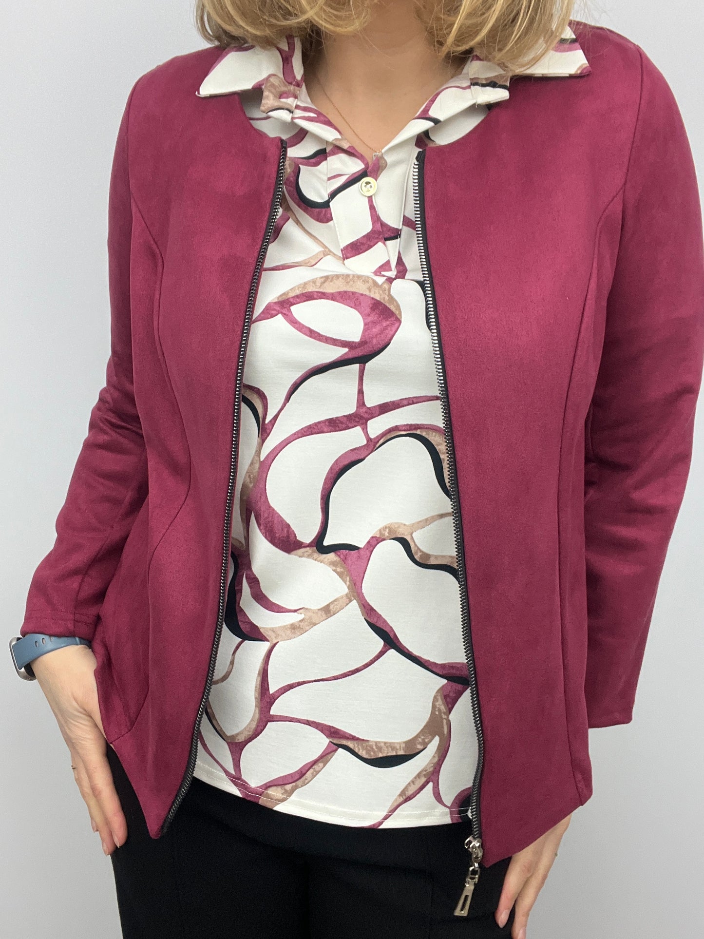 BARBARA top with collar and V-neckline