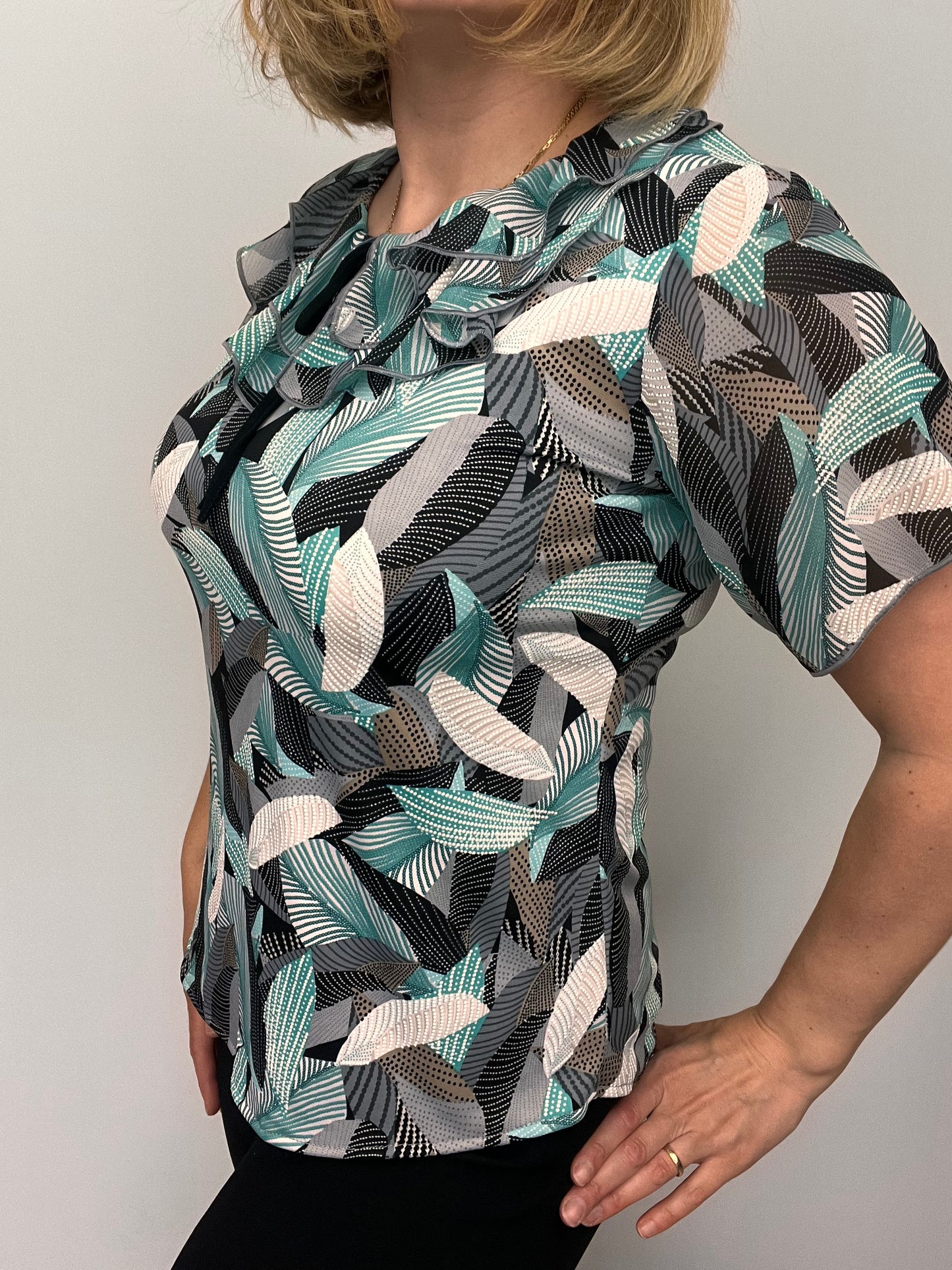 JANET Double ruffle top with chiffon sleeves