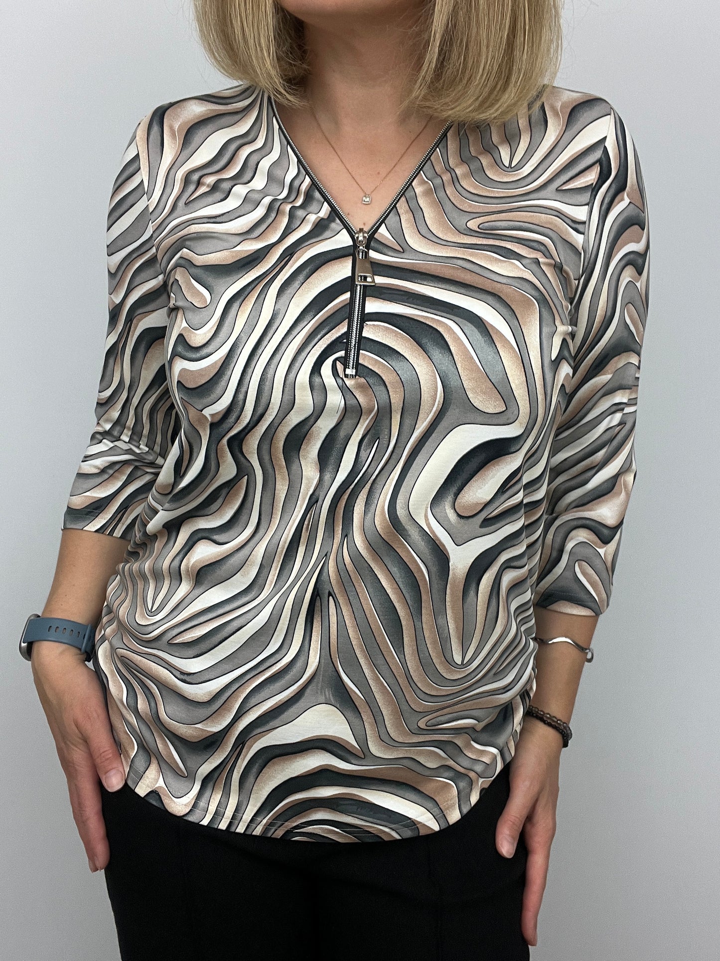 CARA zip top 3/4 sleeve