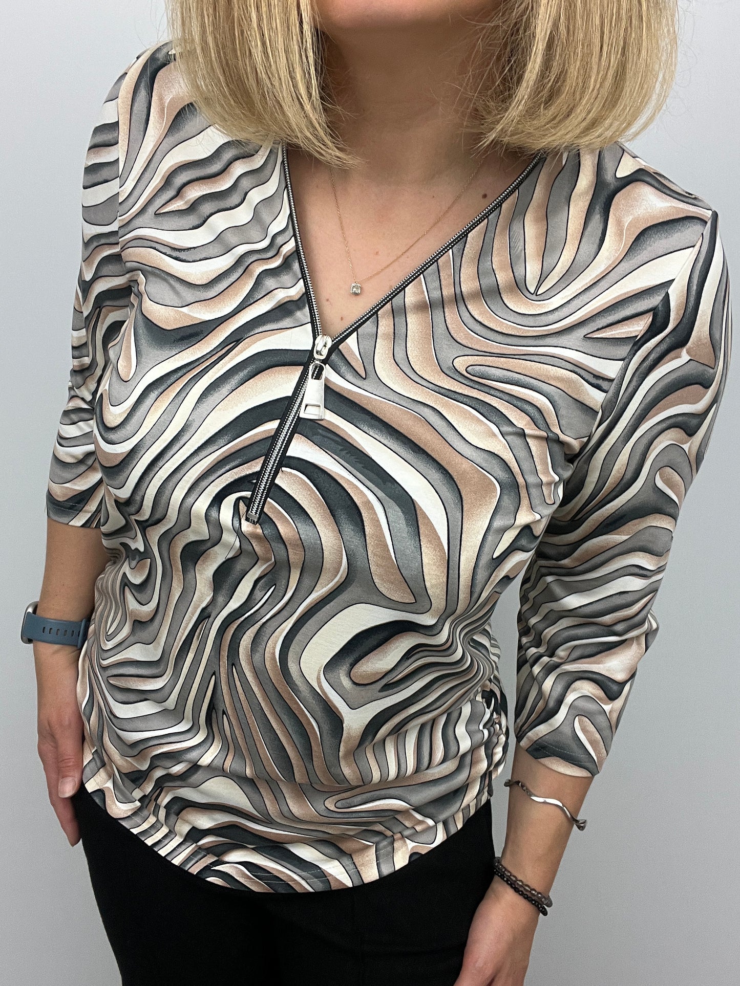 CARA zip top 3/4 sleeve