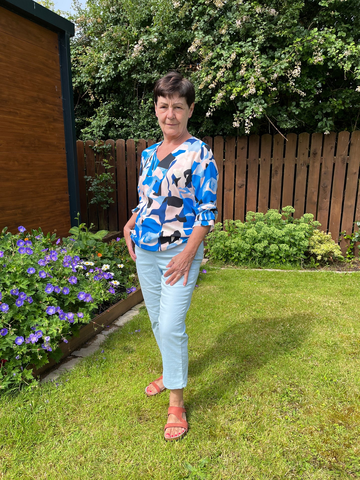 BRIDGET v-neck top with elasticated hem