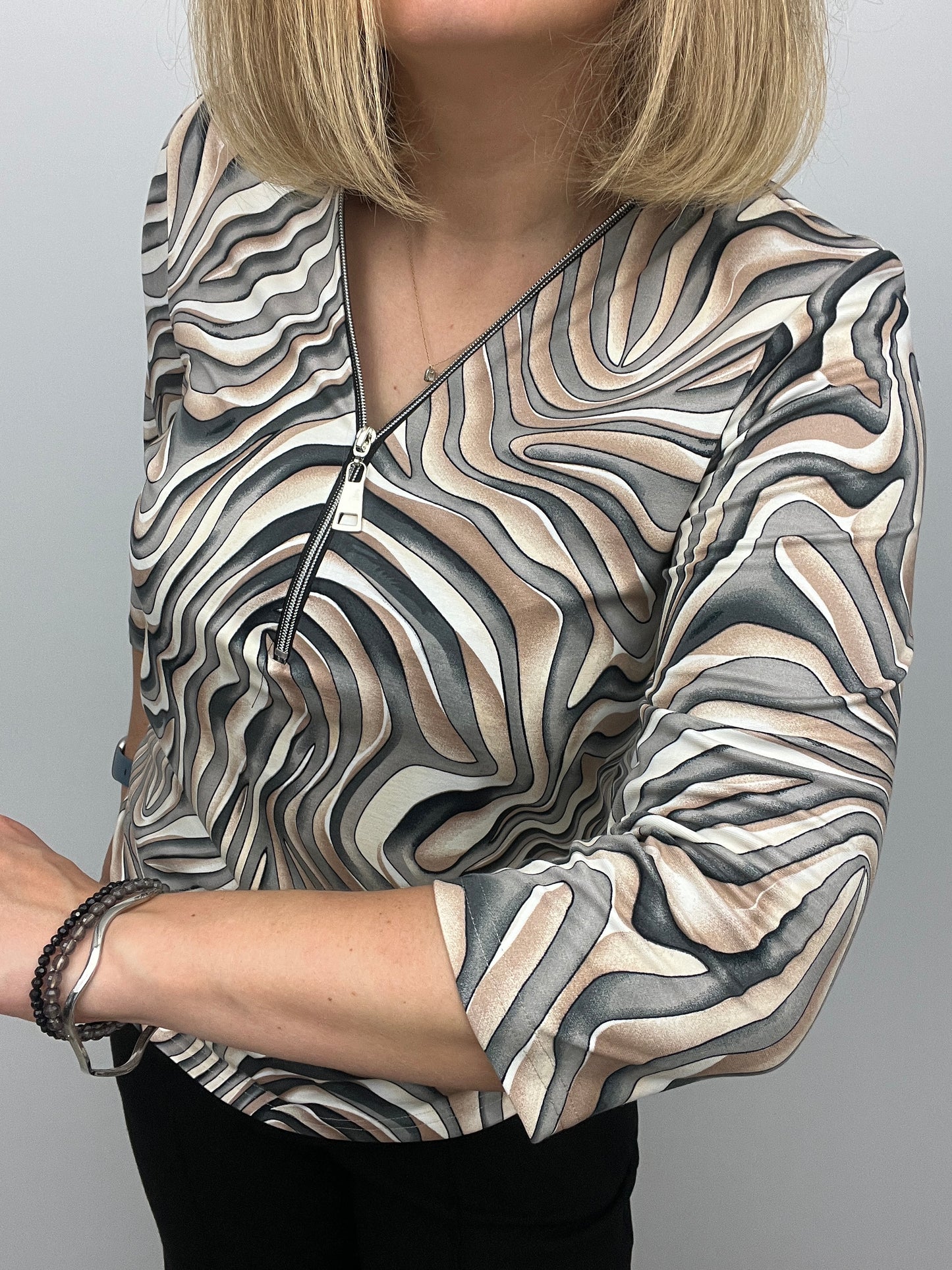 CARA zip top 3/4 sleeve