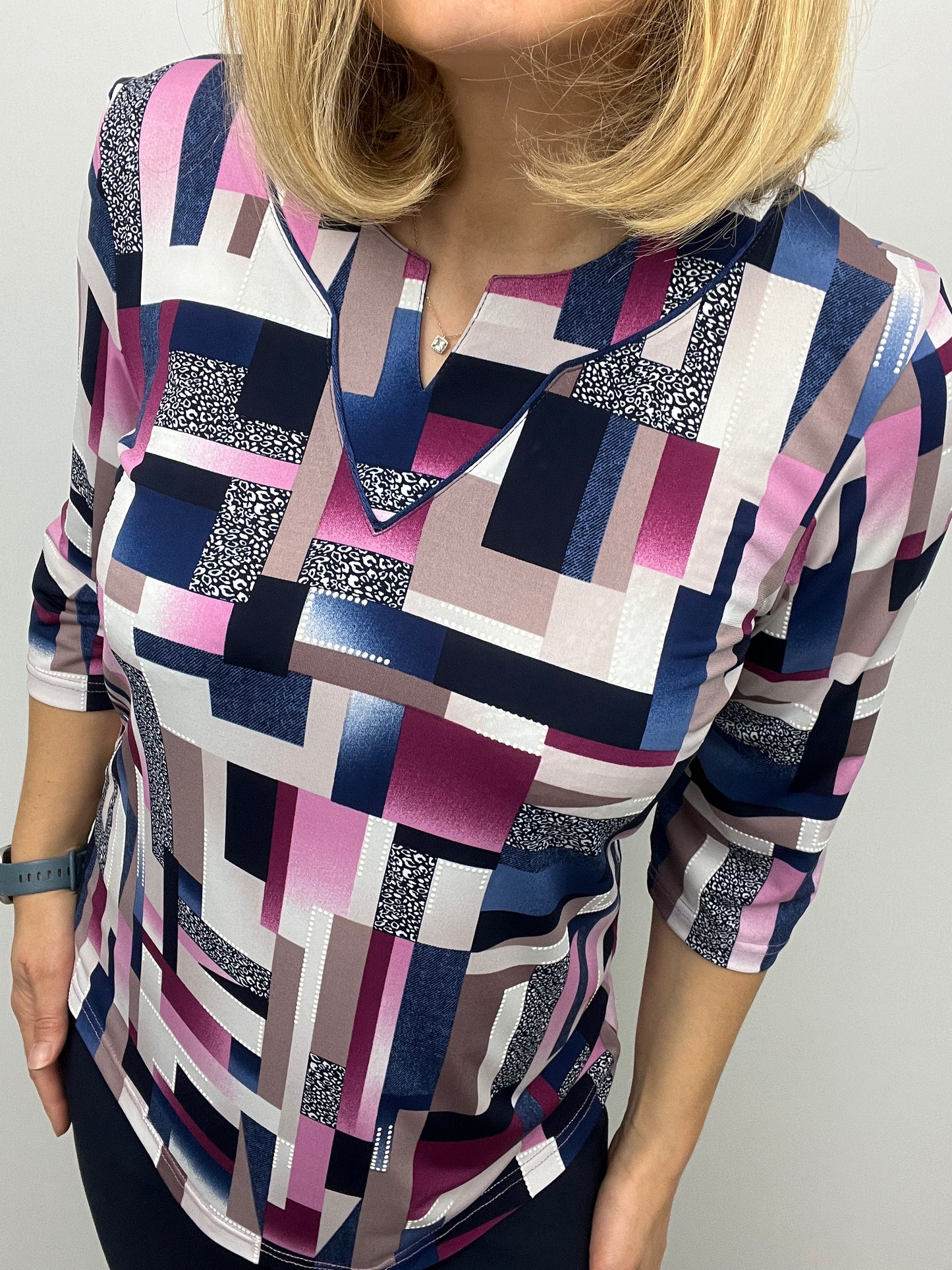 ALLYSON top with mini v-neck