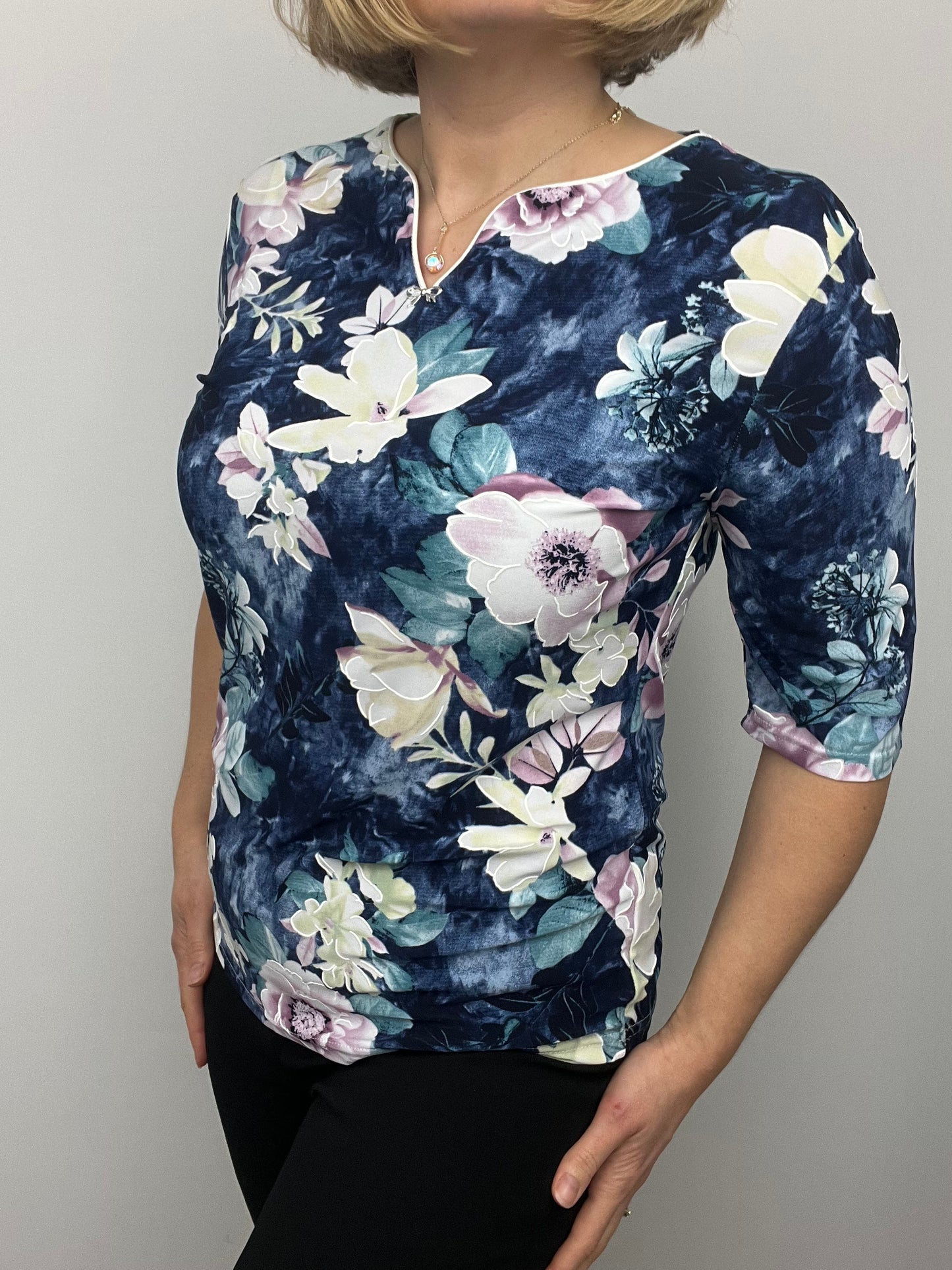 COLETTE Mini v-neck top
