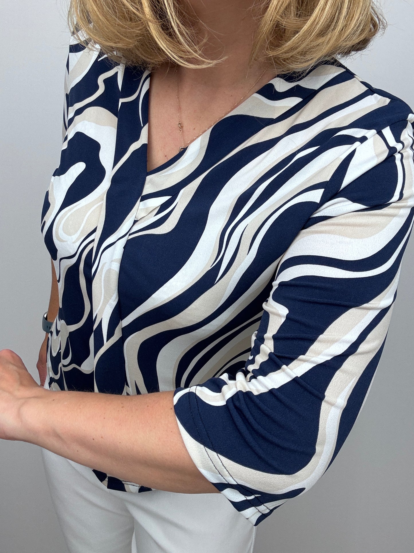 JUSTINE v-neck top