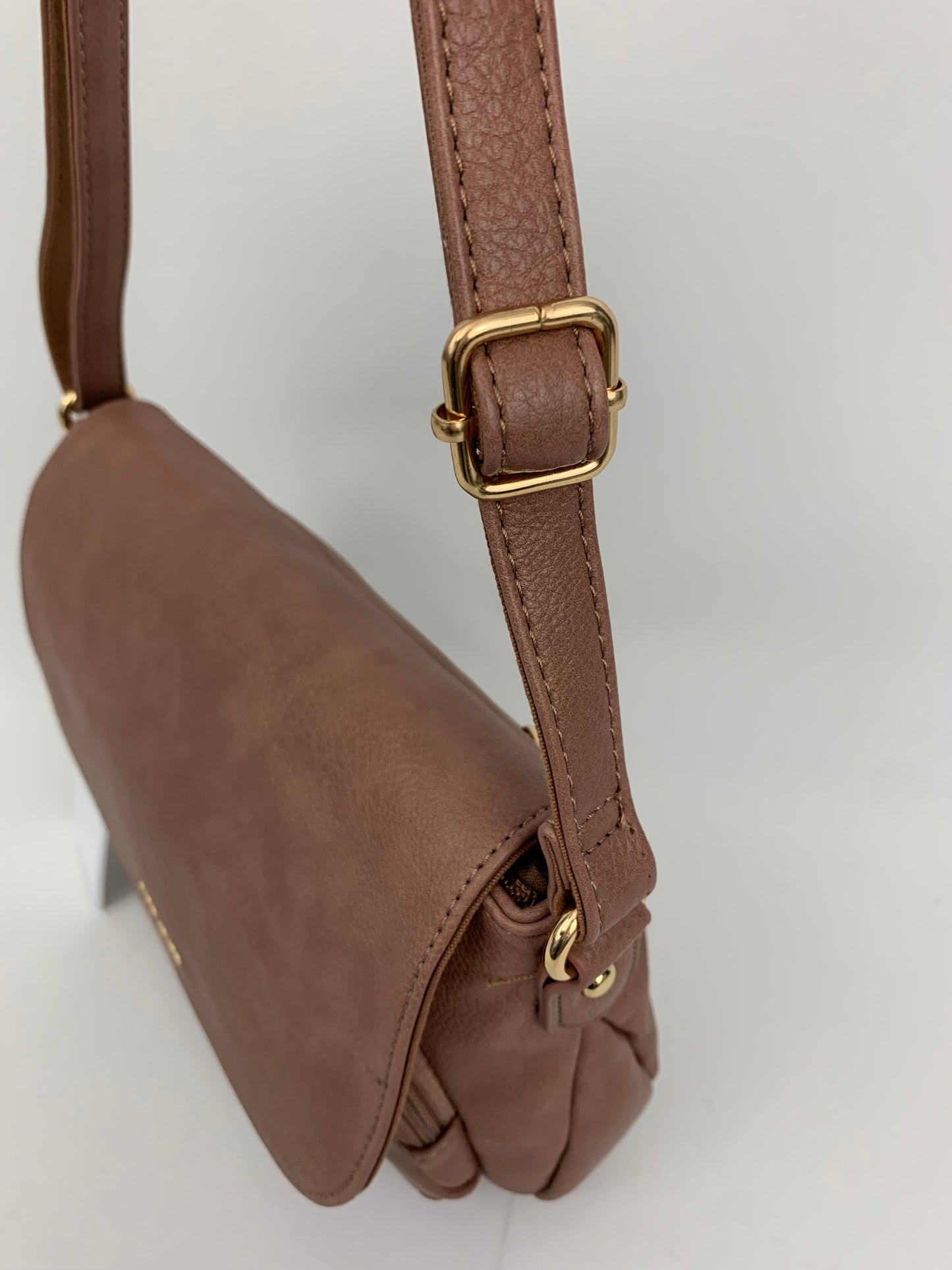 HAMBURG DEEP PINK - Soft faux leather saddle shoulder bag