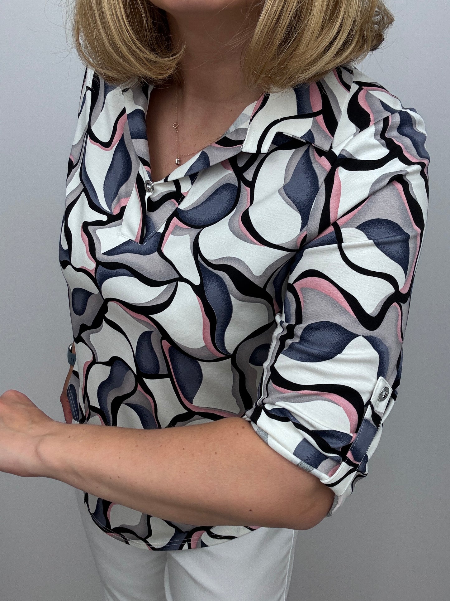 ASHLEY top with collar and V-neckline