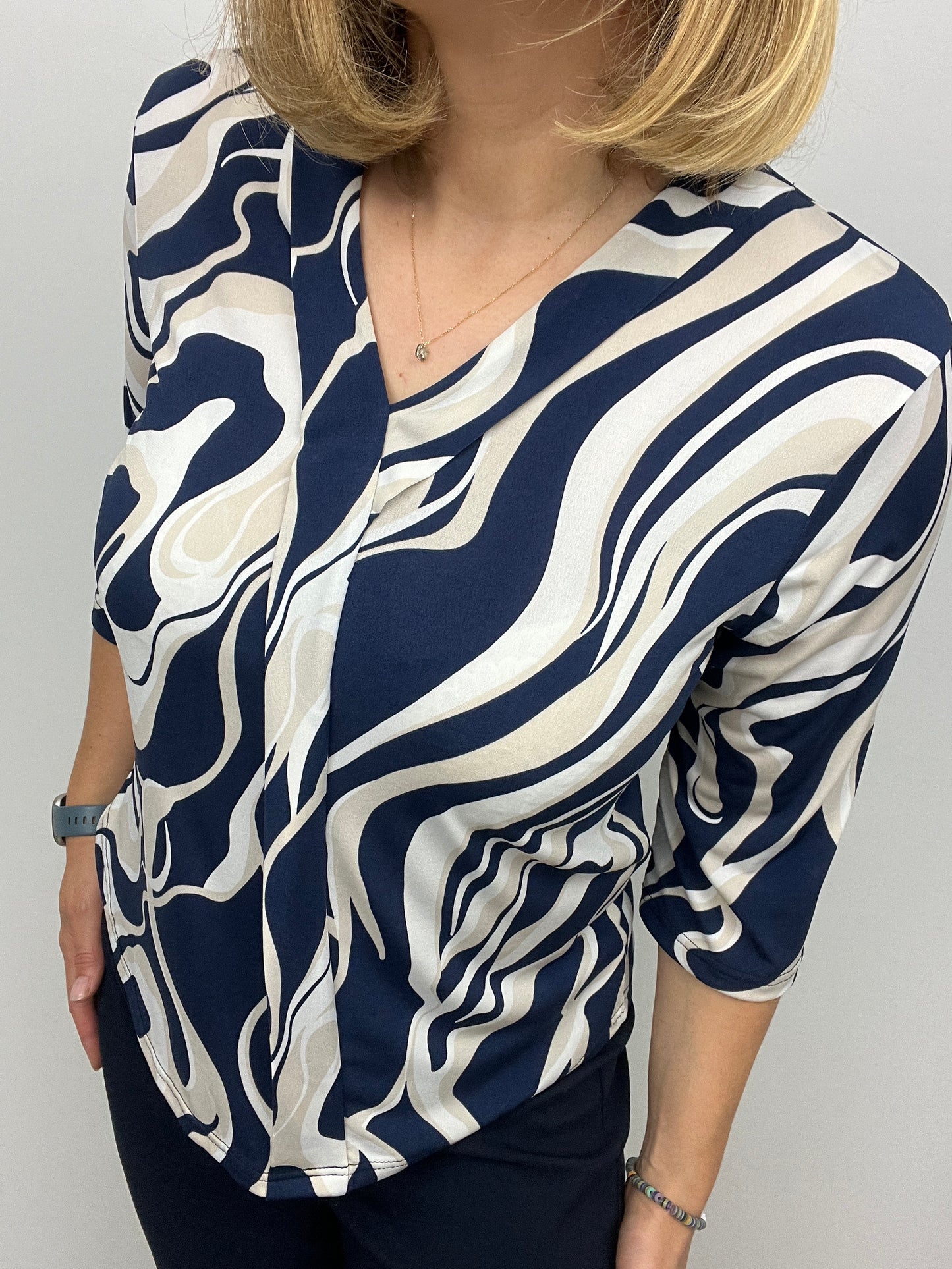 JUSTINE v-neck top