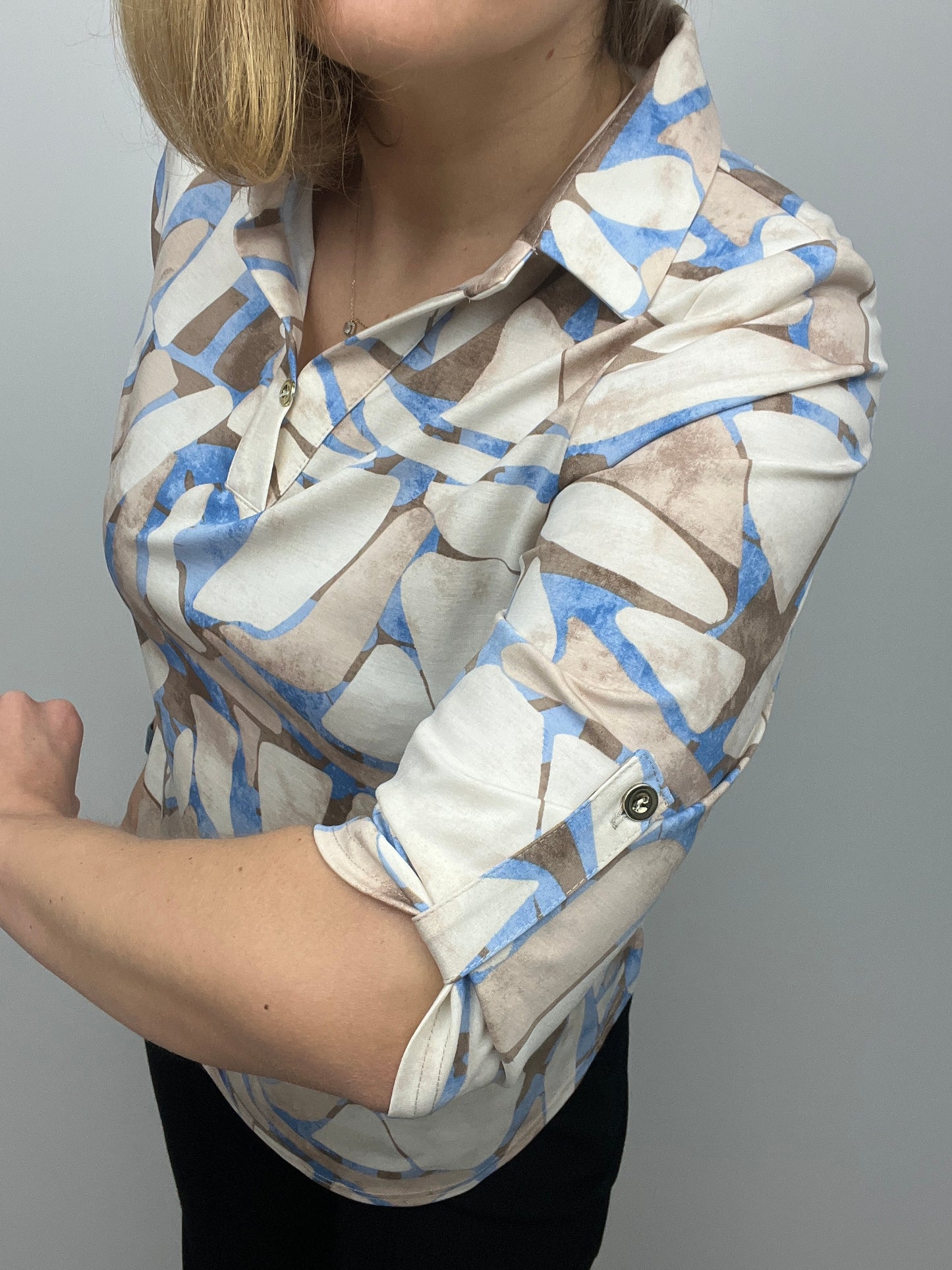 PATRICIA top with collar and V-neckline