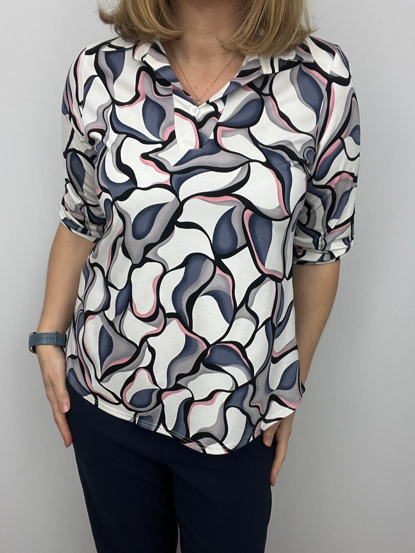 ASHLEY top with collar and V-neckline