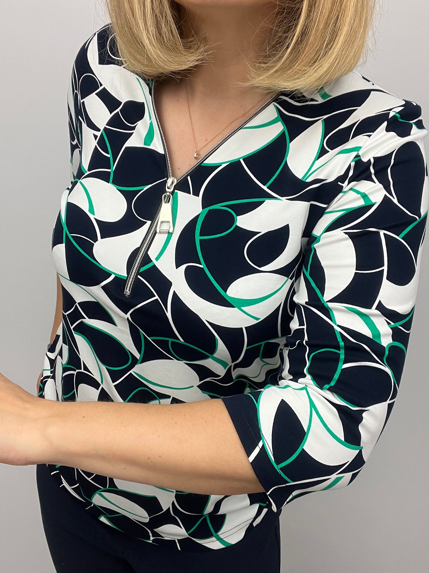 AMANDA 3/4 sleeve zip top