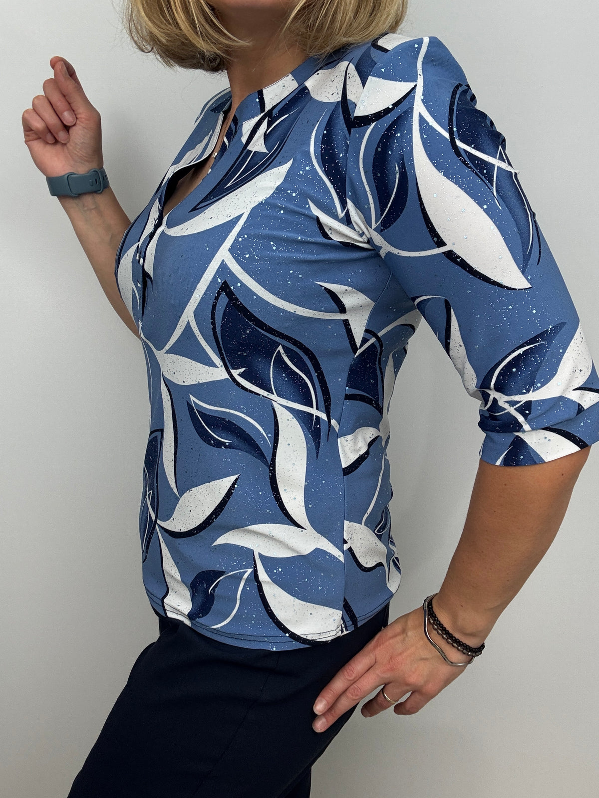 SINEAD top with 3 buttons