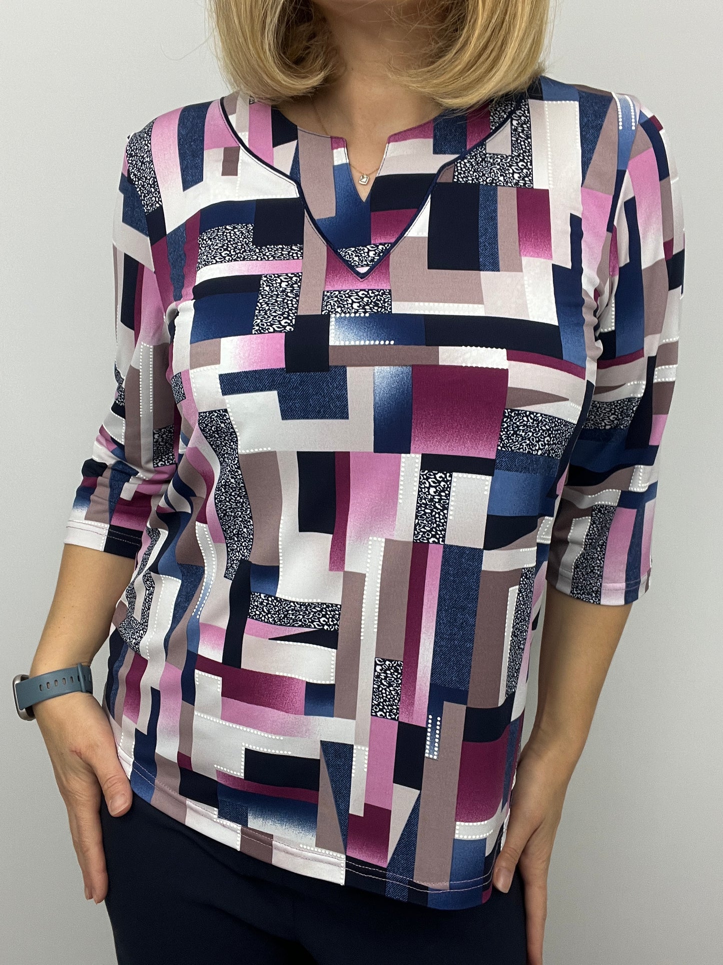 ALLYSON top with mini v-neck