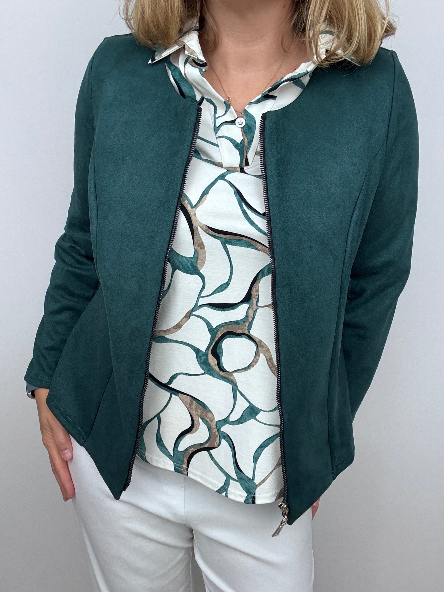 BARBARA top with collar and V-neckline
