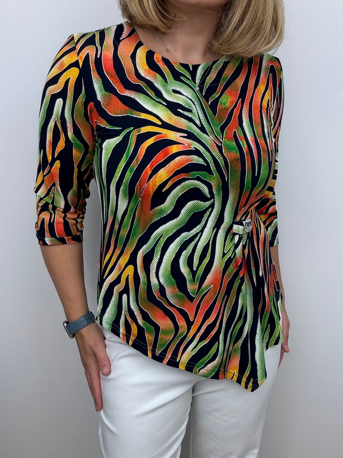 TRACEY round neck top with dipped hem