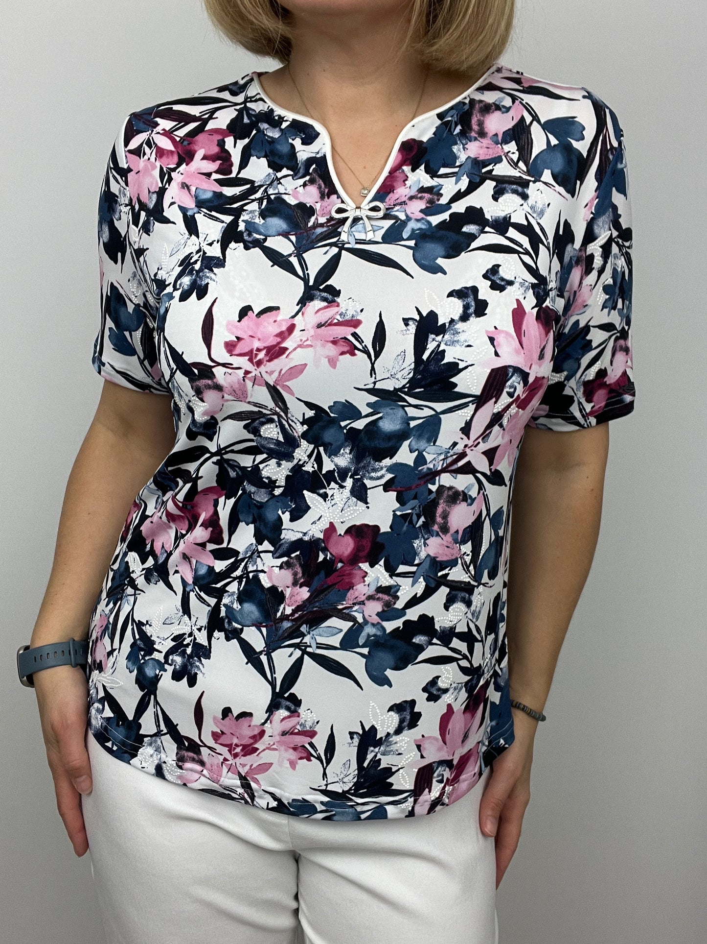 ORCHID short sleeve top with mini-V