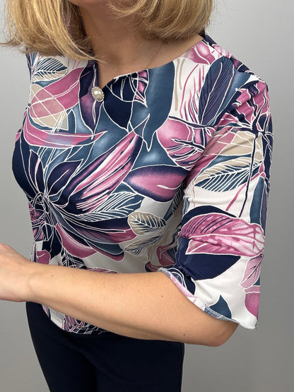 ANNABEL top with notch neckline