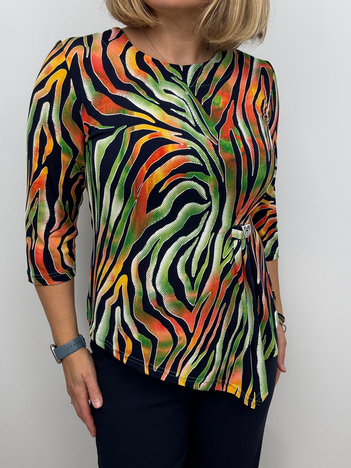 TRACEY round neck top with dipped hem