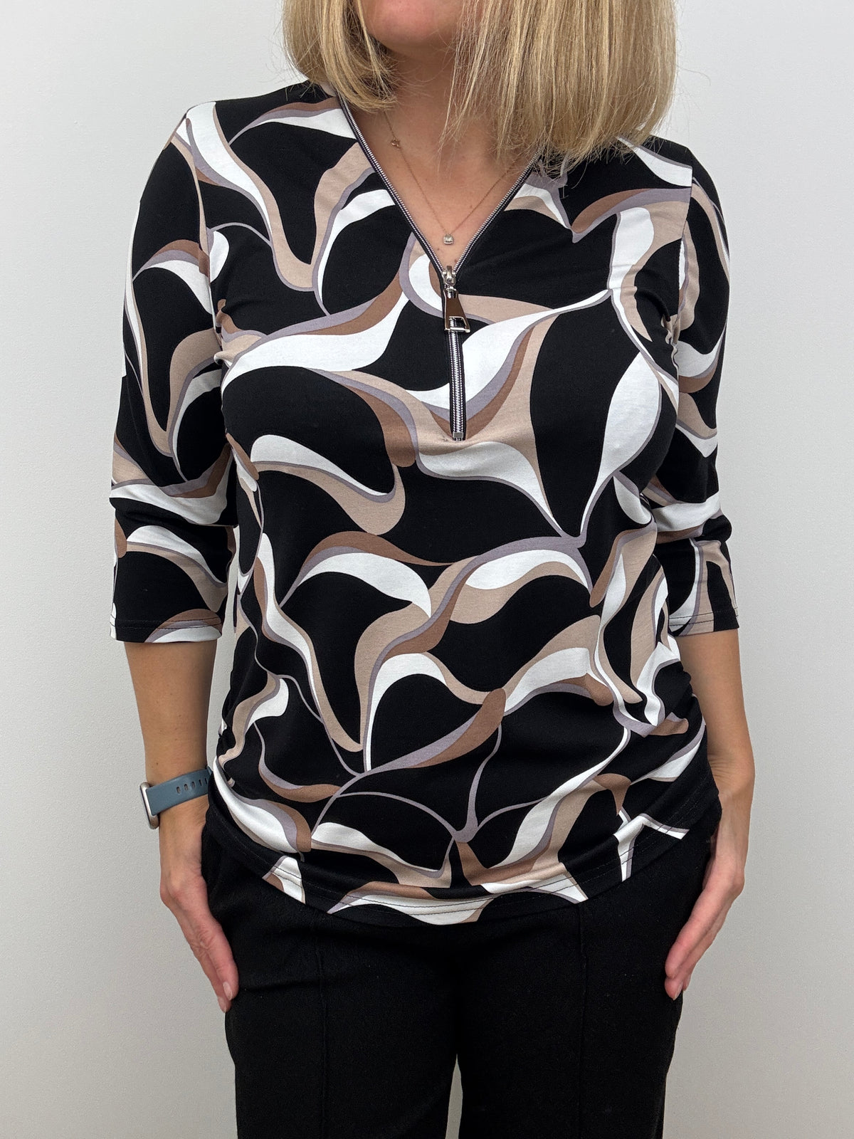 PHILOMENA black 3/4 sleeve zip top