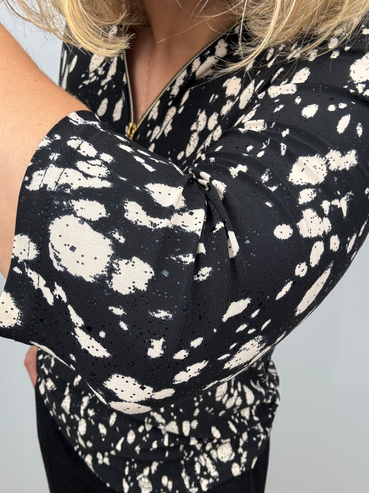 LILY animal print 3/4 sleeve zip top