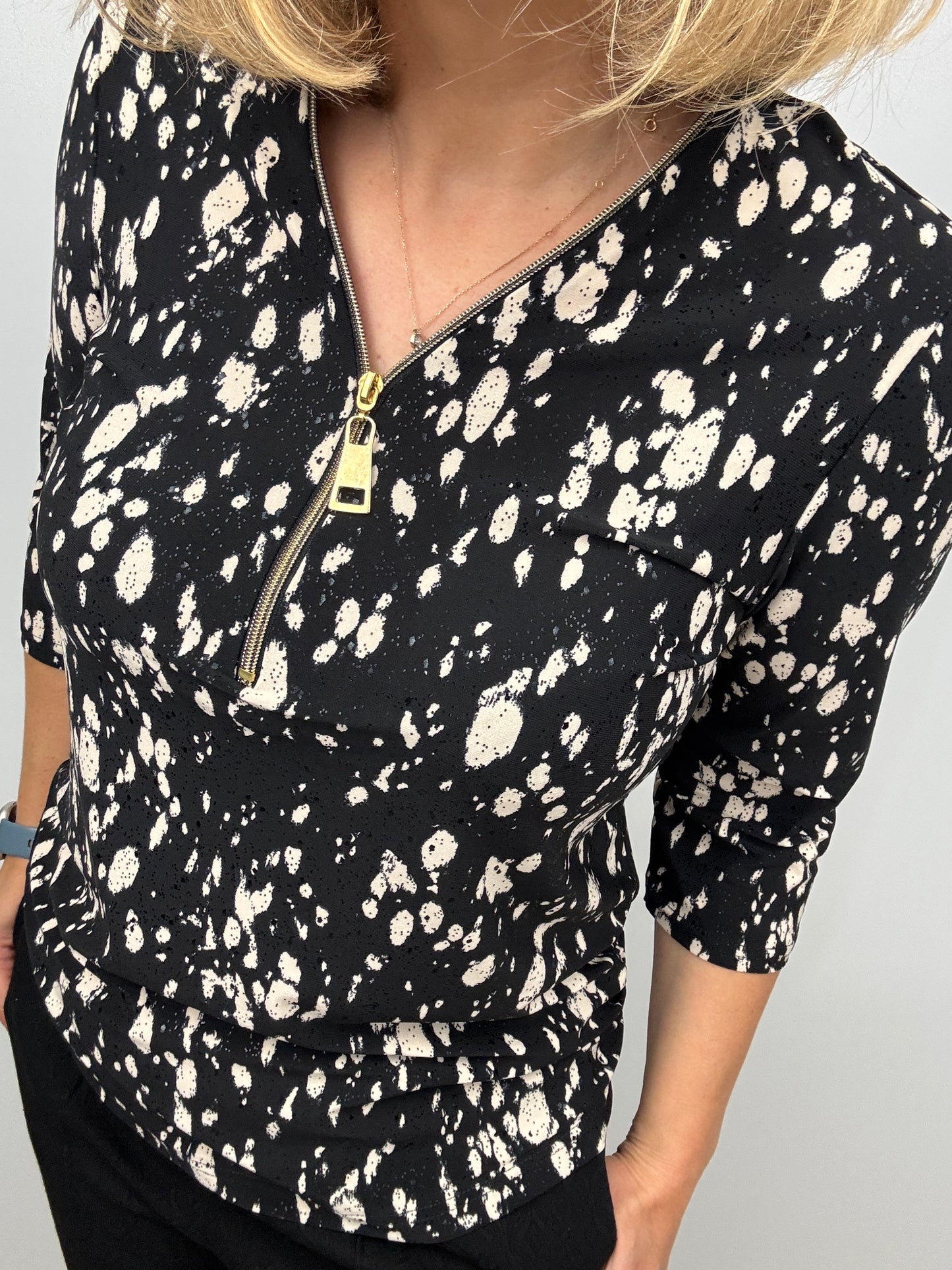 LILY animal print 3/4 sleeve zip top