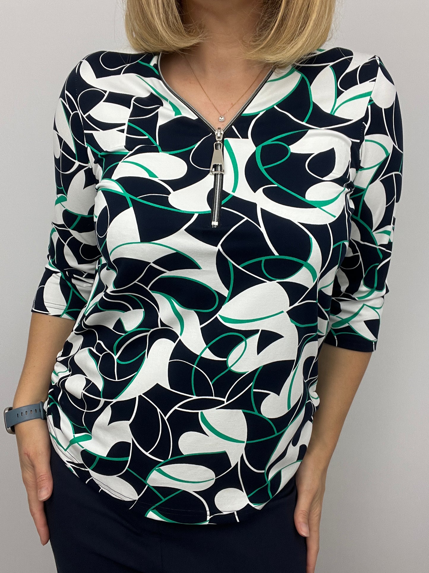AMANDA 3/4 sleeve zip top