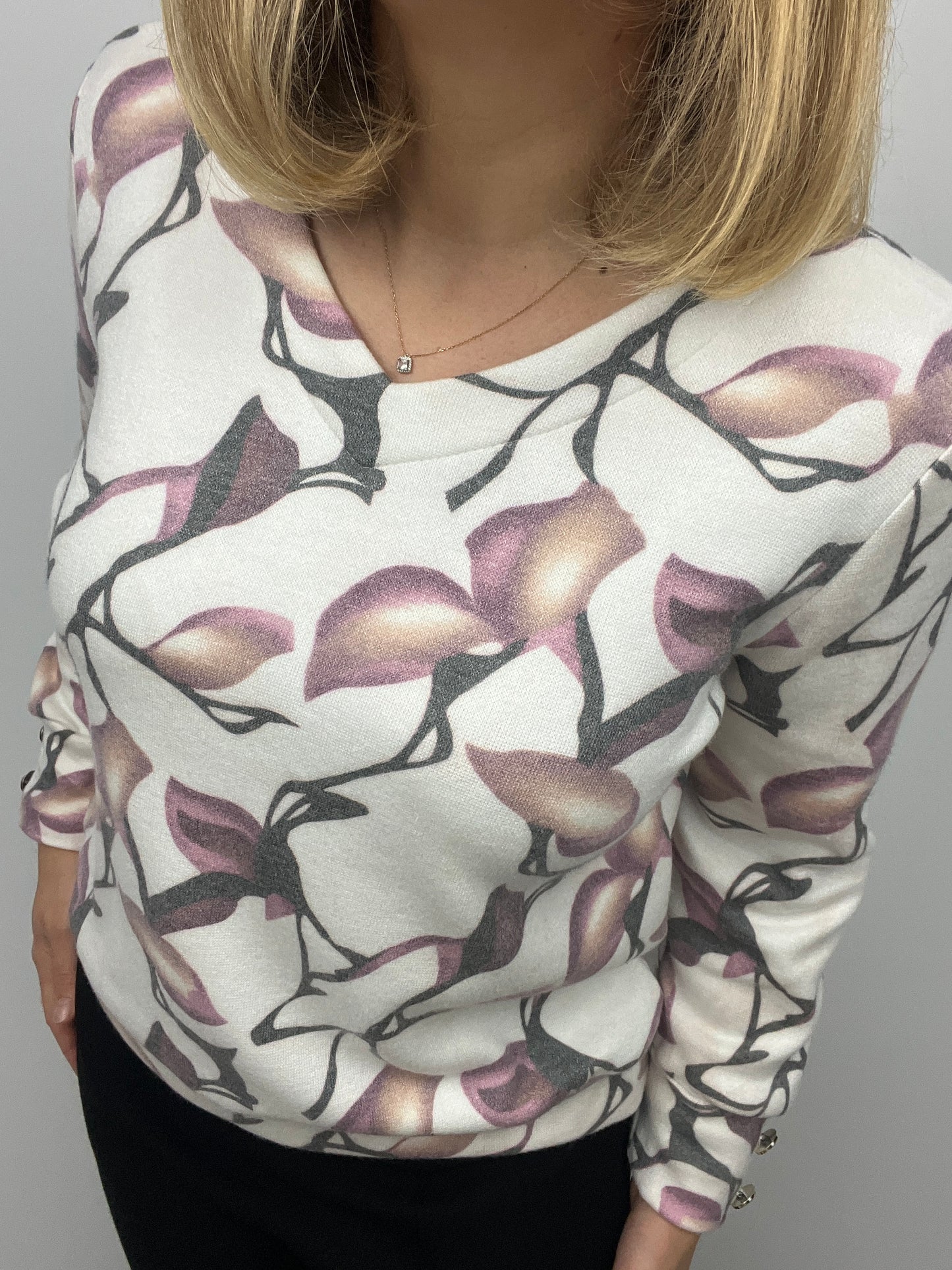 NIAMH subtle v-neck soft jumper