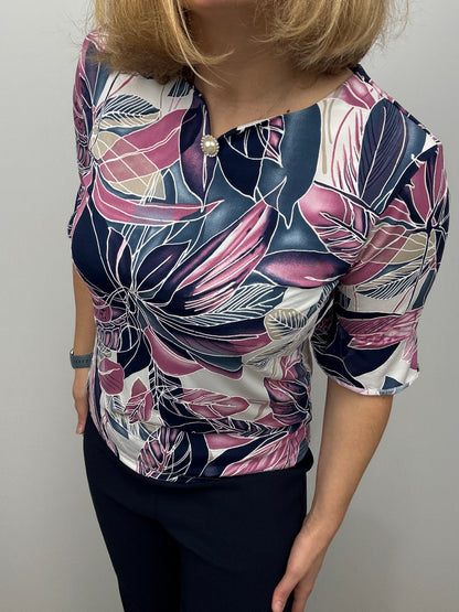 ANNABEL top with notch neckline