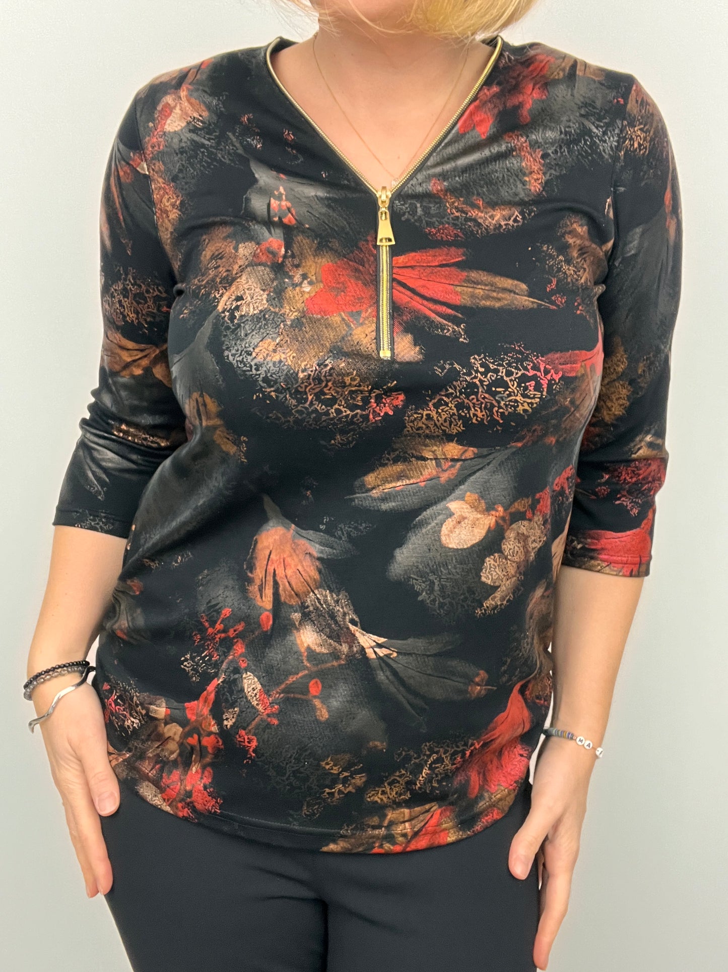 GWEN festive 3/4 sleeve zip top