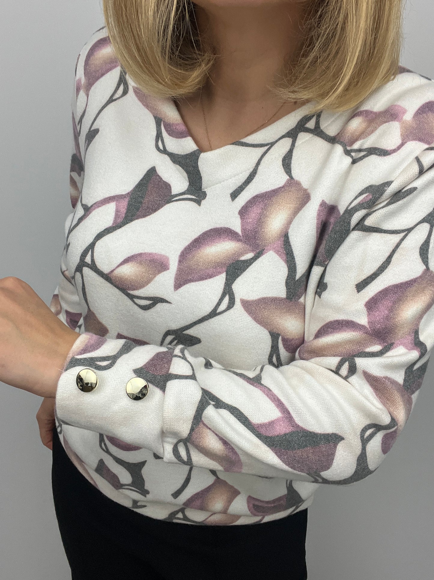 NIAMH subtle v-neck soft jumper