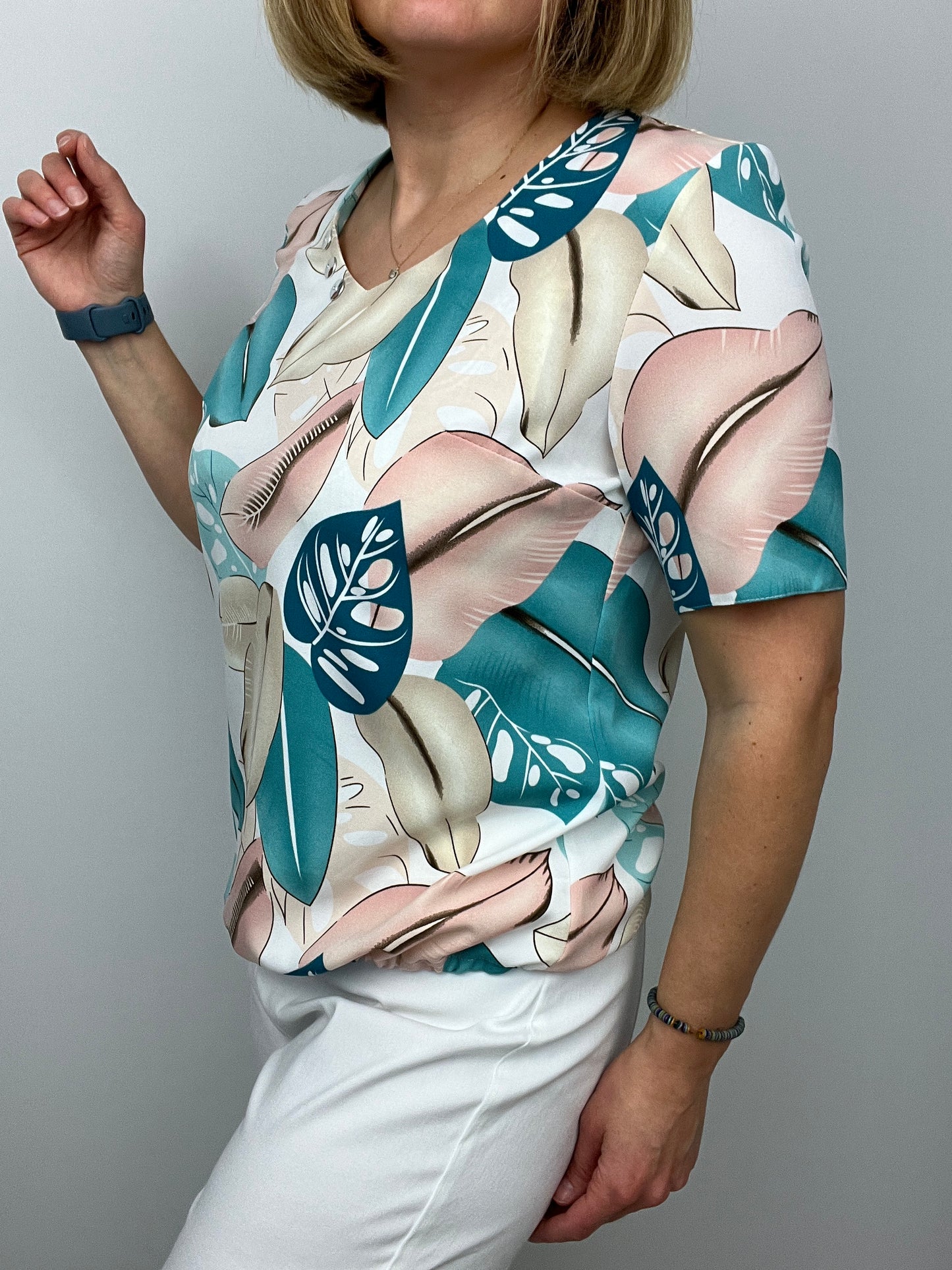 BROOKE v-neck top with elastic hem